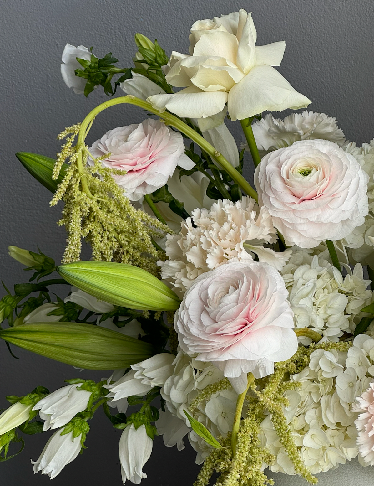 vase-arrangement-ivory-sky-white-and-blue-roses-hydrangeas-ranunculus-all-me-flowers-nyc