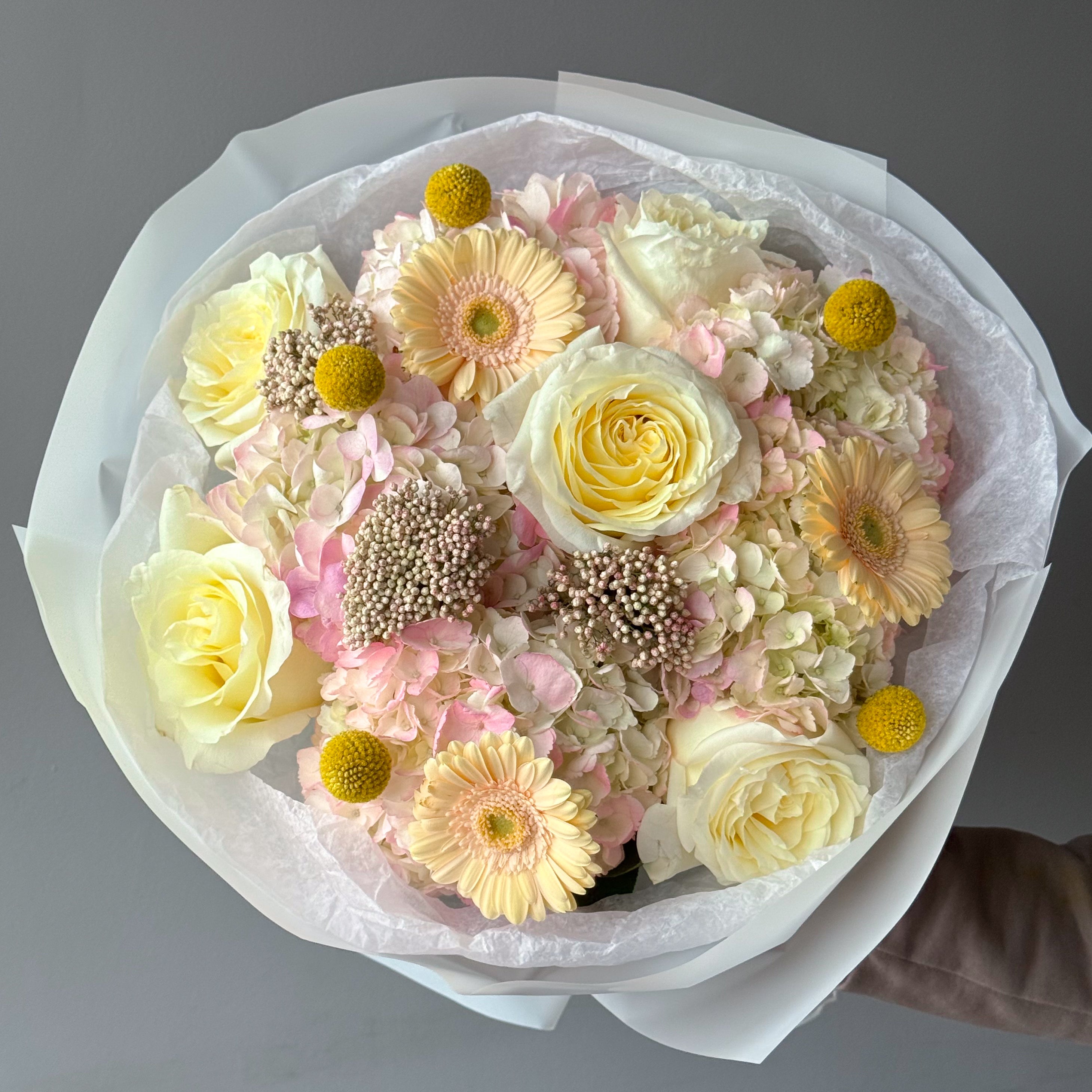 designer-mixes-round-bouquet-sunny-yellow-white-brooklyn-nyc