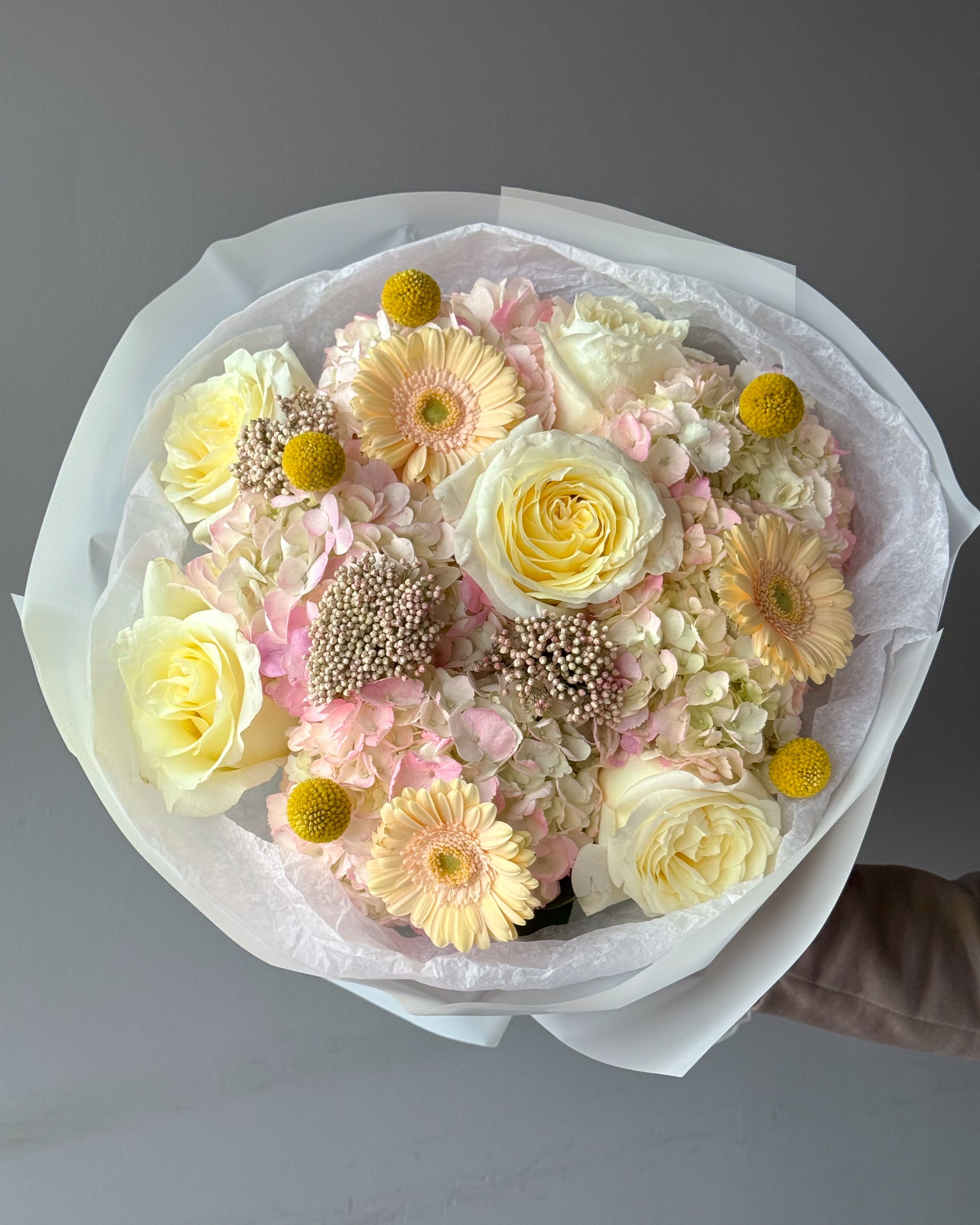 designer-mixes-round-bouquet-sunny-yellow-white-brooklyn-nyc