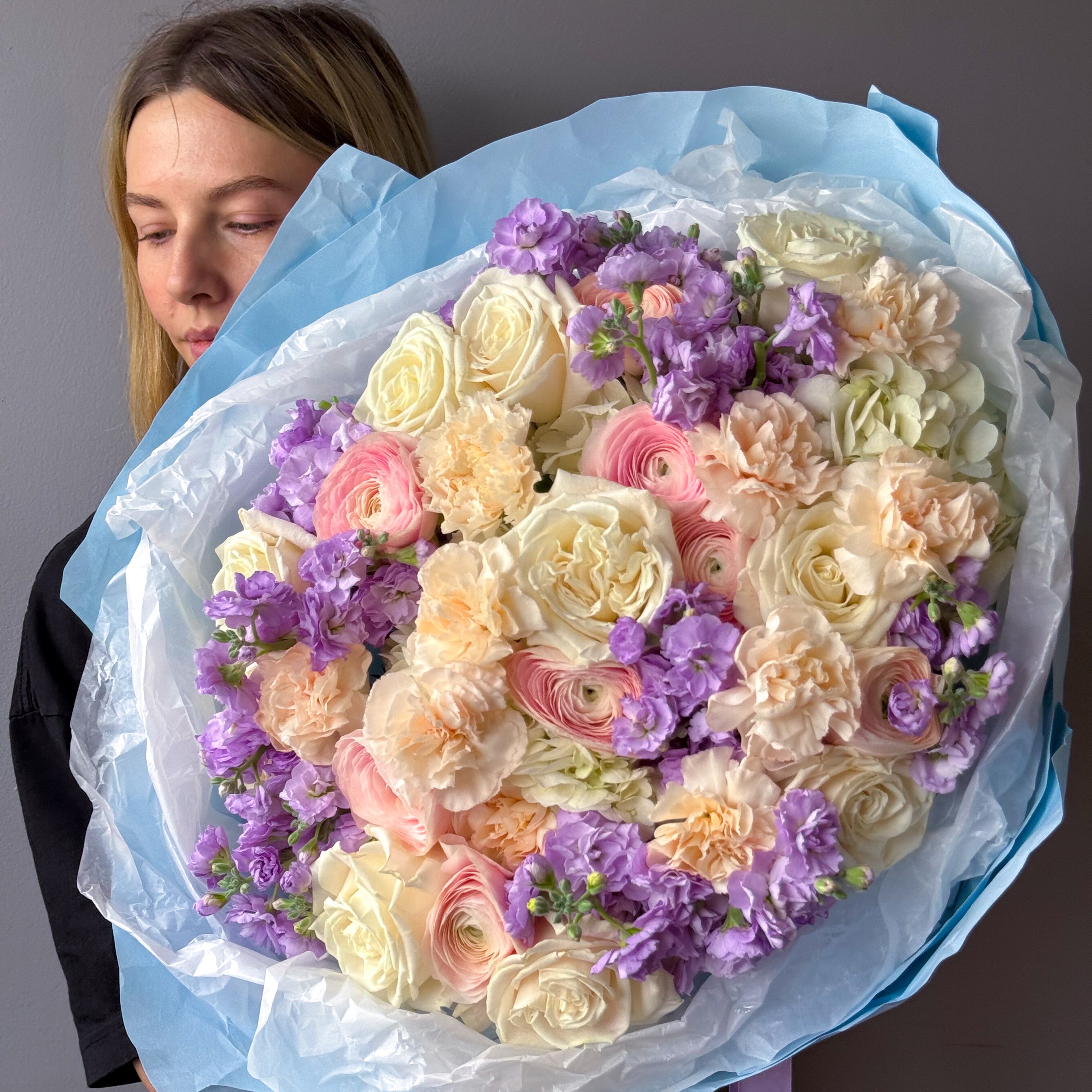designer-mixes-round-bouquet-cotton-pastel-palette-brooklyn-nyc