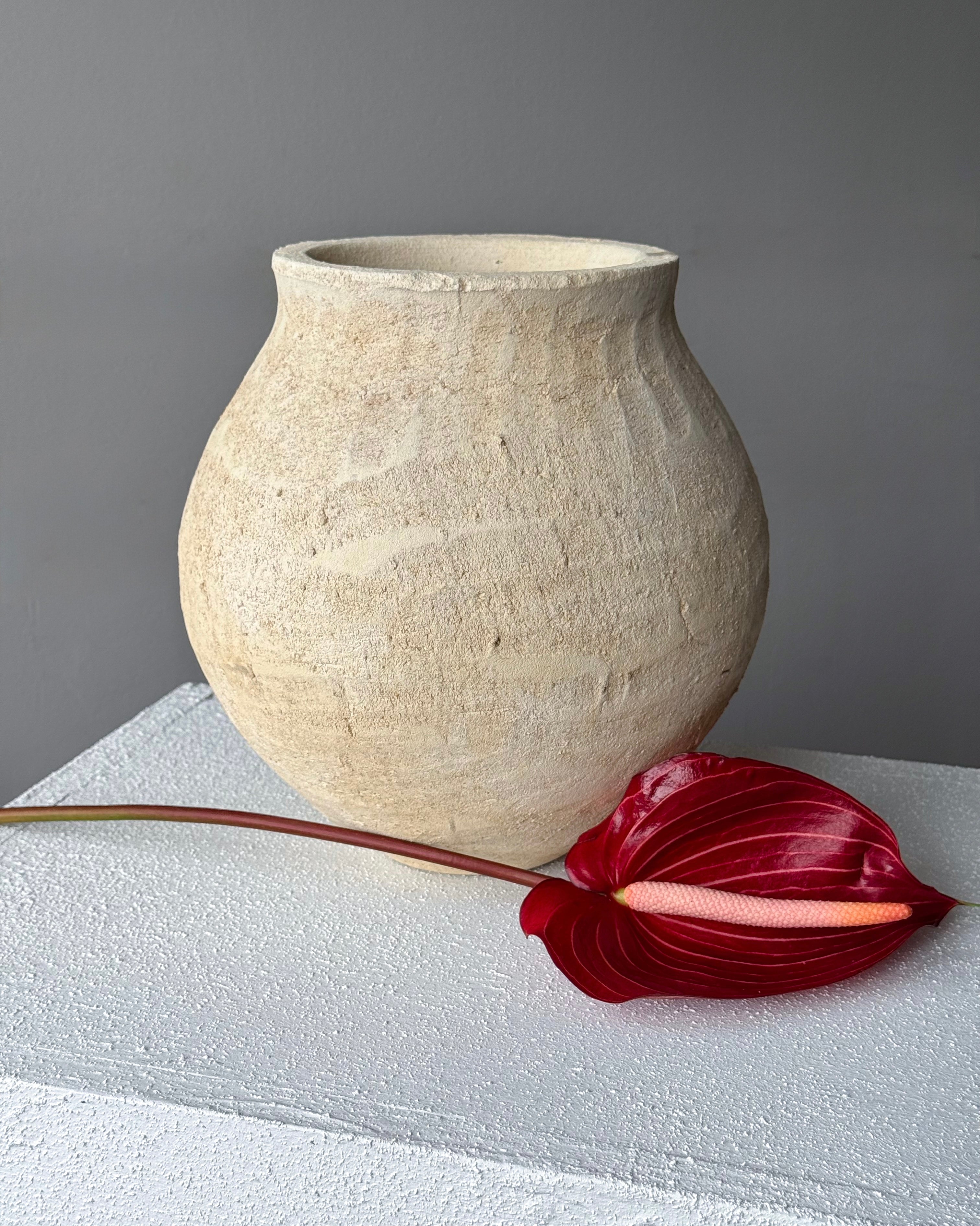 vase-n1-ceramic-sand-finish-minimalist-decor-all-me-flowers-brooklyn-nyc