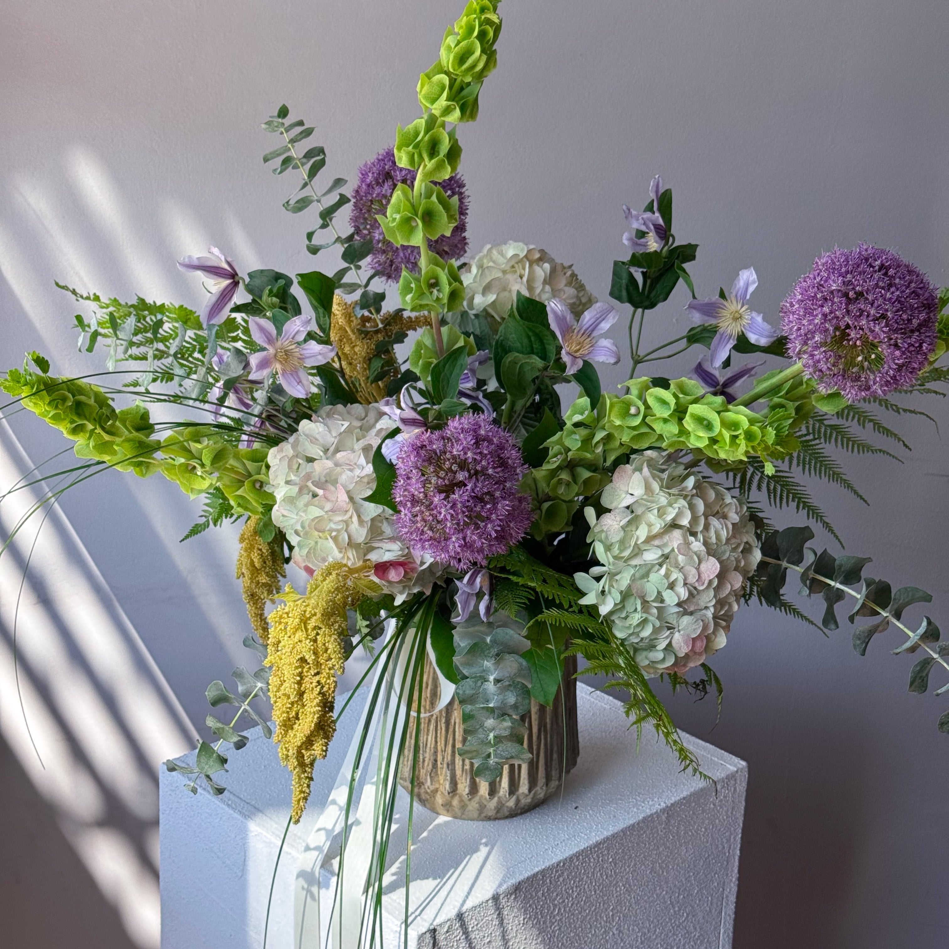 vase-arrangement-woodland-cream-roses-textural-forest-palette-bouquet-in-vase-all-me-flowers-nyc