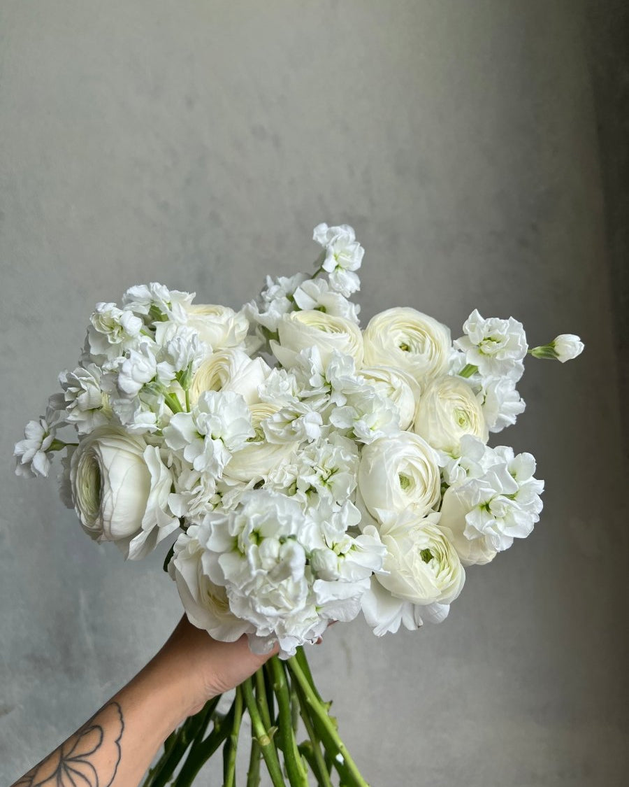 wedding-bouquet-halo-white-ranunculus-matthiola-nyc