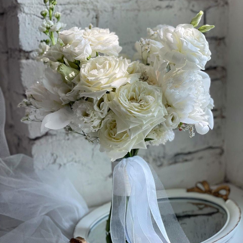 wedding-bouquet-ethereal-white-roses-peonies-lisianthus-nyc