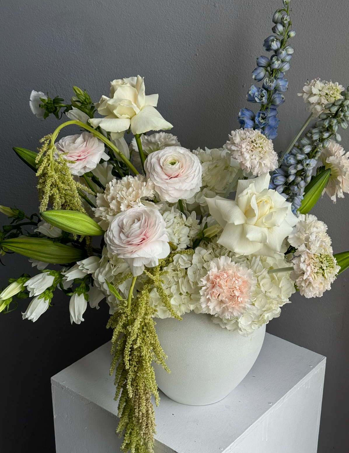 vase-arrangement-ivory-sky-white-and-blue-roses-hydrangeas-ranunculus-all-me-flowers-nyc