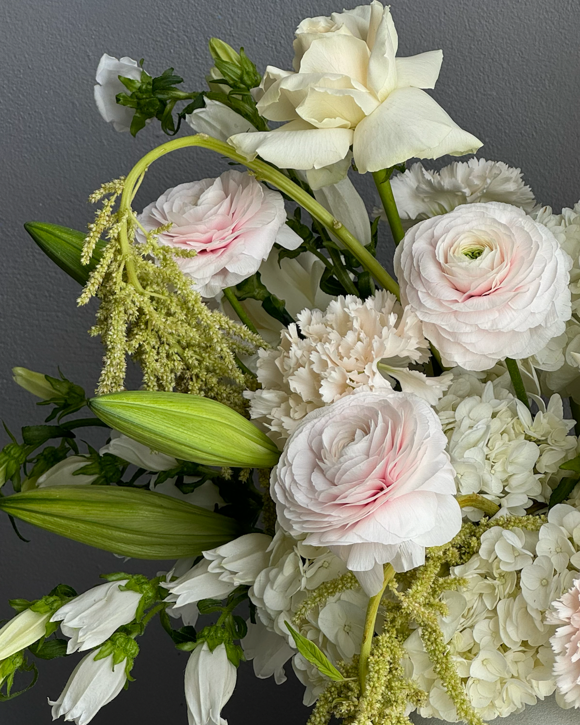 vase-arrangement-ivory-sky-white-and-blue-roses-hydrangeas-ranunculus-all-me-flowers-nyc