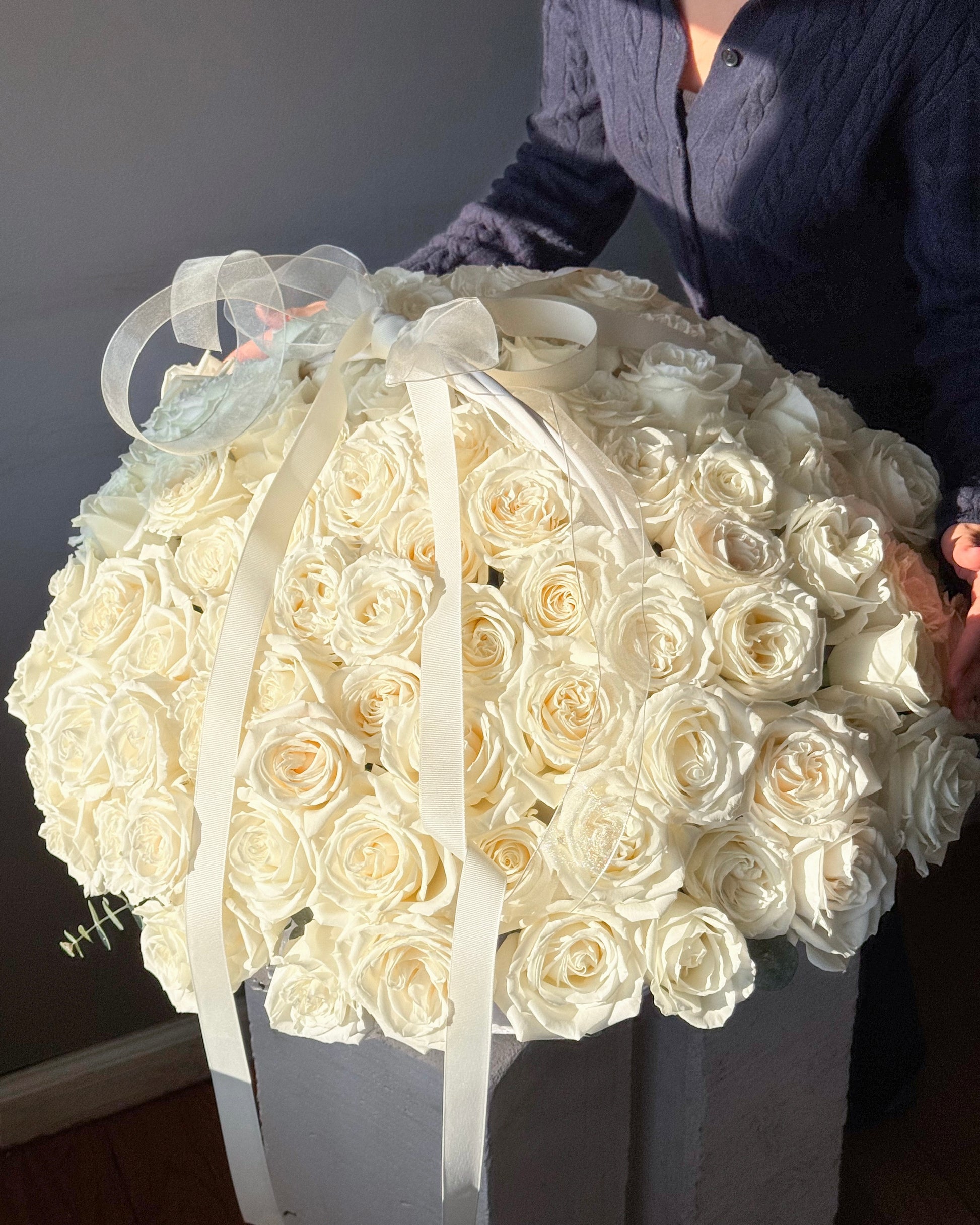 100-white-roses-in-basket-luxury-nyc-delivery
