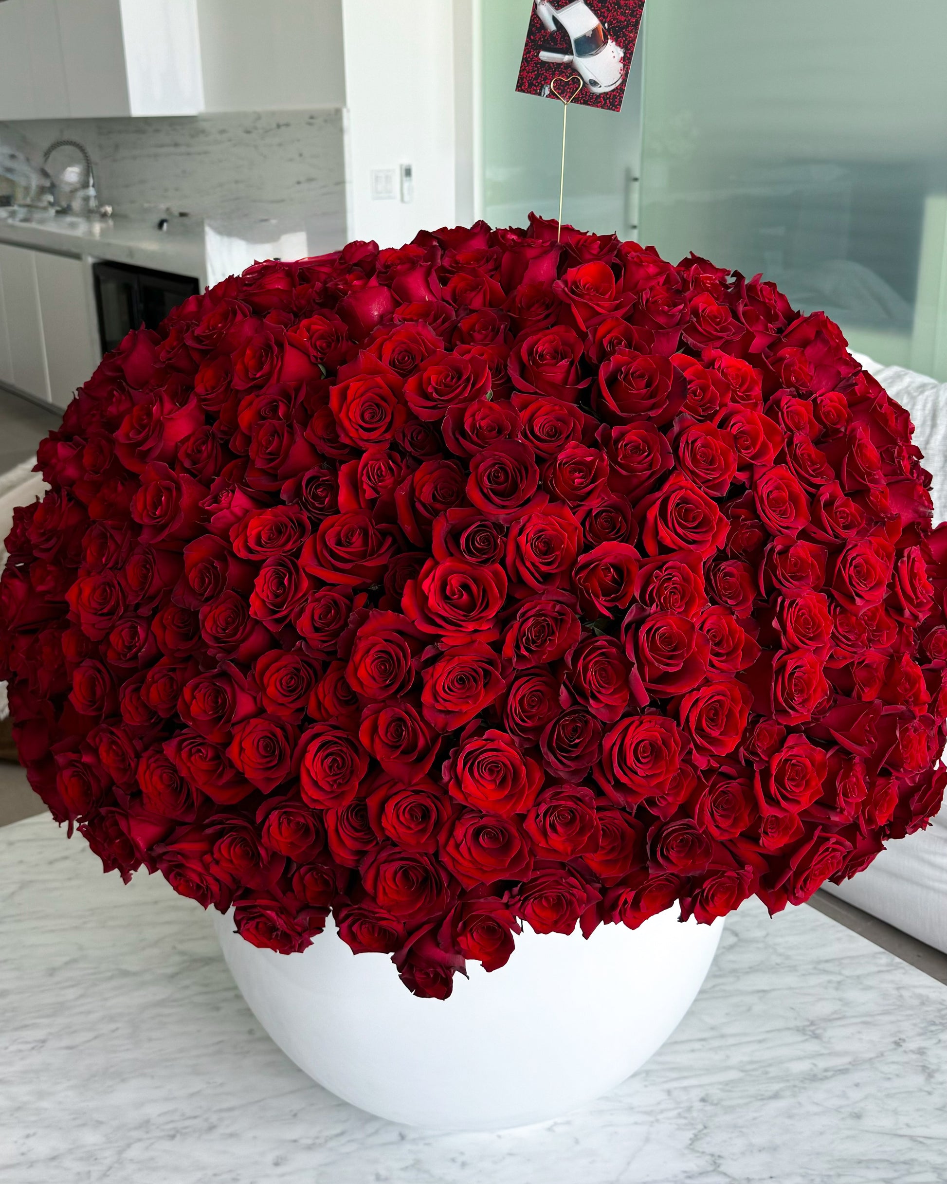 500-red-roses-luxury-dome-vase-arrangement-all-me-flowers-nyc