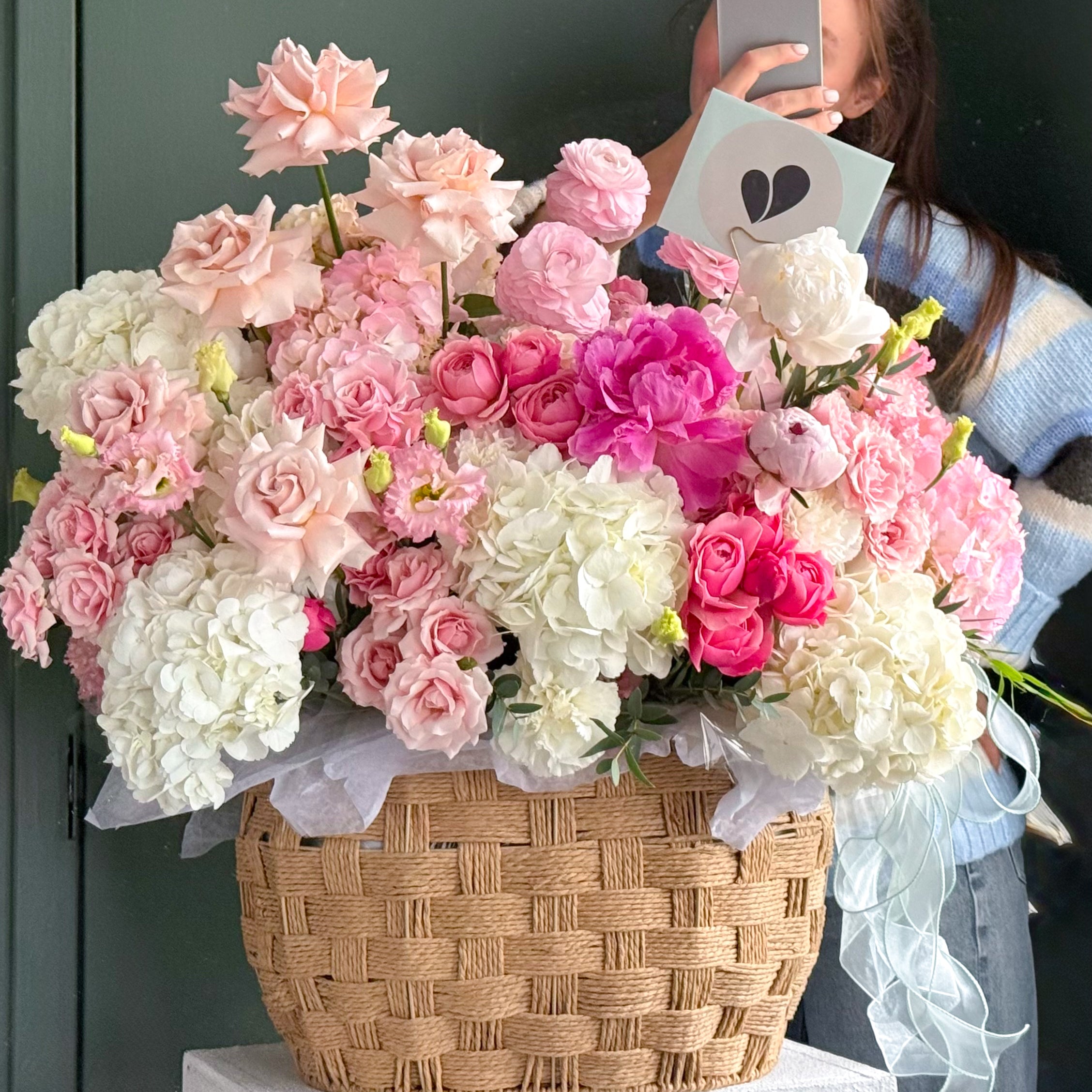 blush-basket-pink-roses-hydrangeas-luxury-flower-arrangement-large-palette-bouquets-NYC-delivery