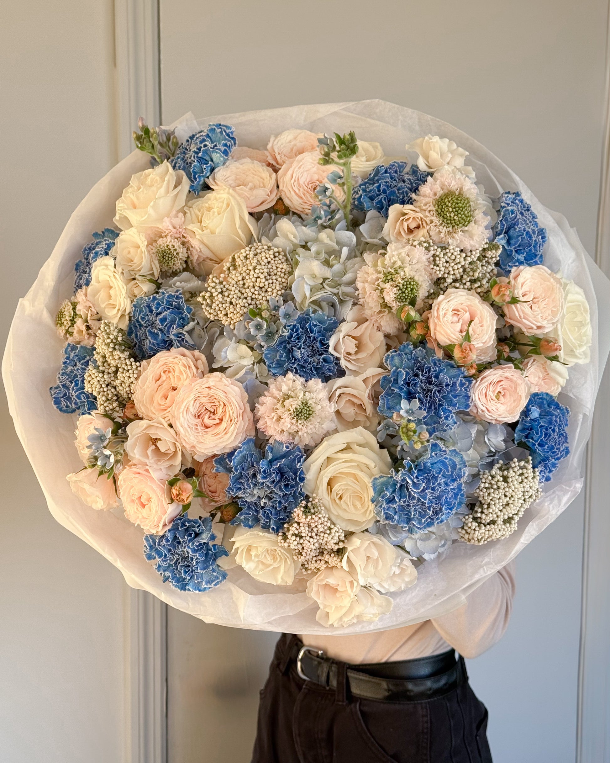 Round Bouquet "Baby Blue" - roses, hydrangeas, seasonal flowers
