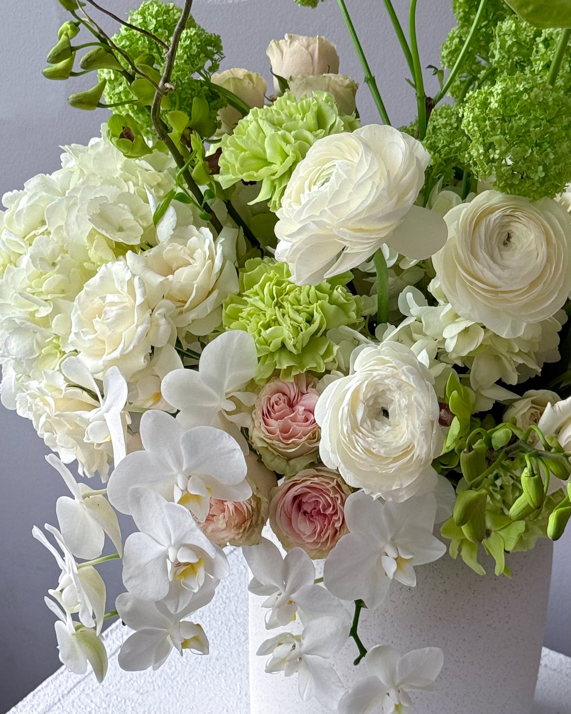 meadow-vase-arrangement-white-green-flowers-orchids-french-roses-anthurium-modern-floral-design-NYC