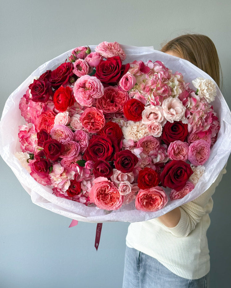 Round Bouquet "Ruby" - roses, ranunculuses, seasonal flowers - All Me Flowers