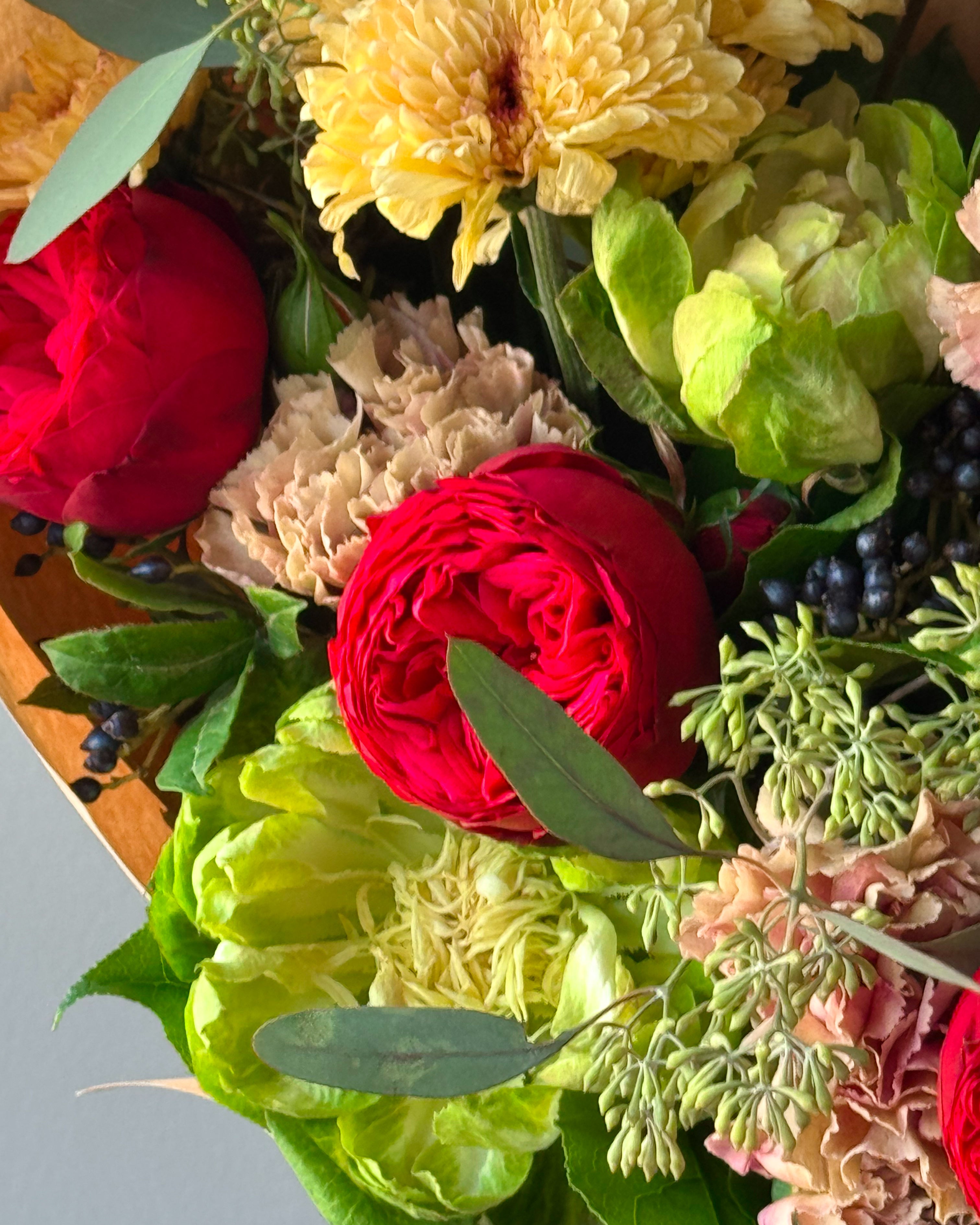 bouquet-red-roses-seasonal-flowers-brooklyn-nyc