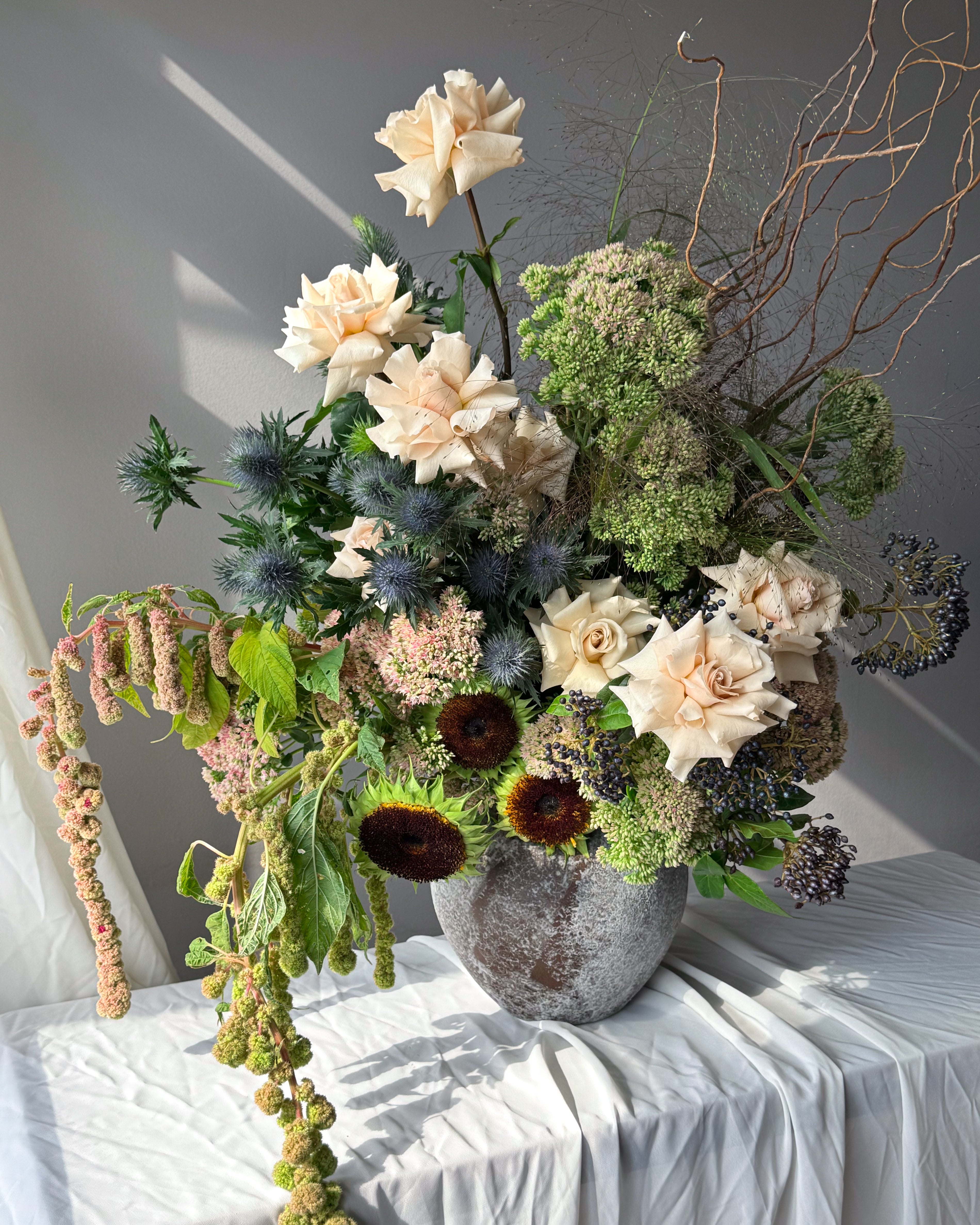 palette-10-bouquet-in-vase-cream-roses-sunflowers-all-me-flowers-brooklyn-nyc