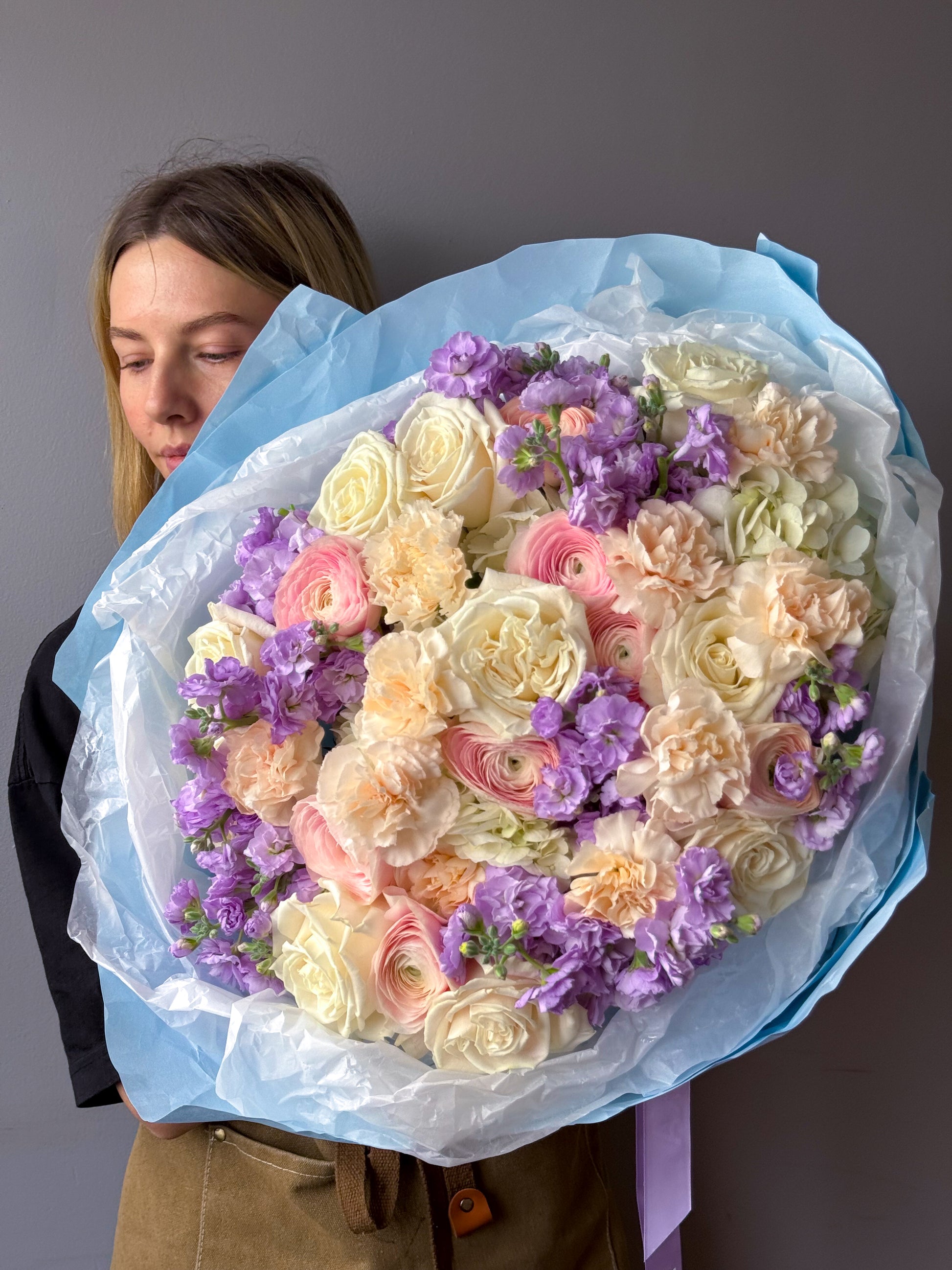 designer-mixes-round-bouquet-cotton-pastel-palette-brooklyn-nyc