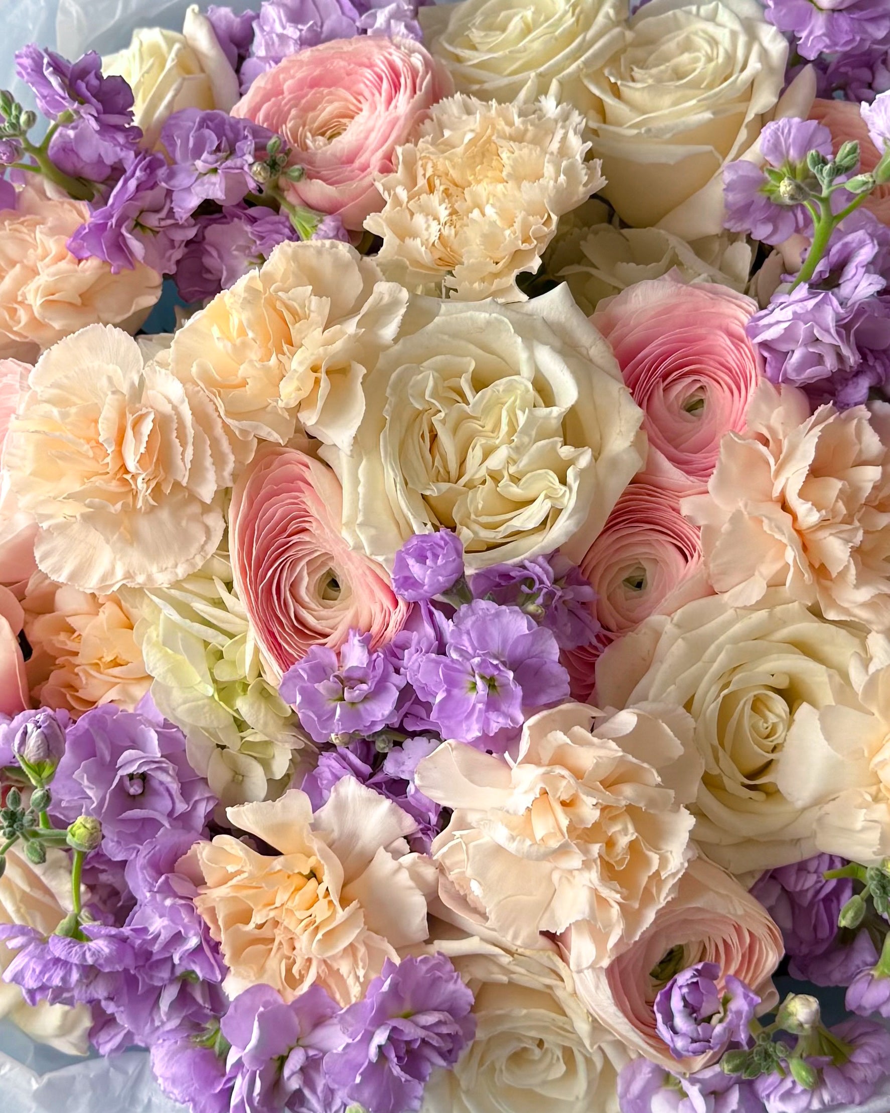 designer-mixes-round-bouquet-cotton-pastel-palette-brooklyn-nyc