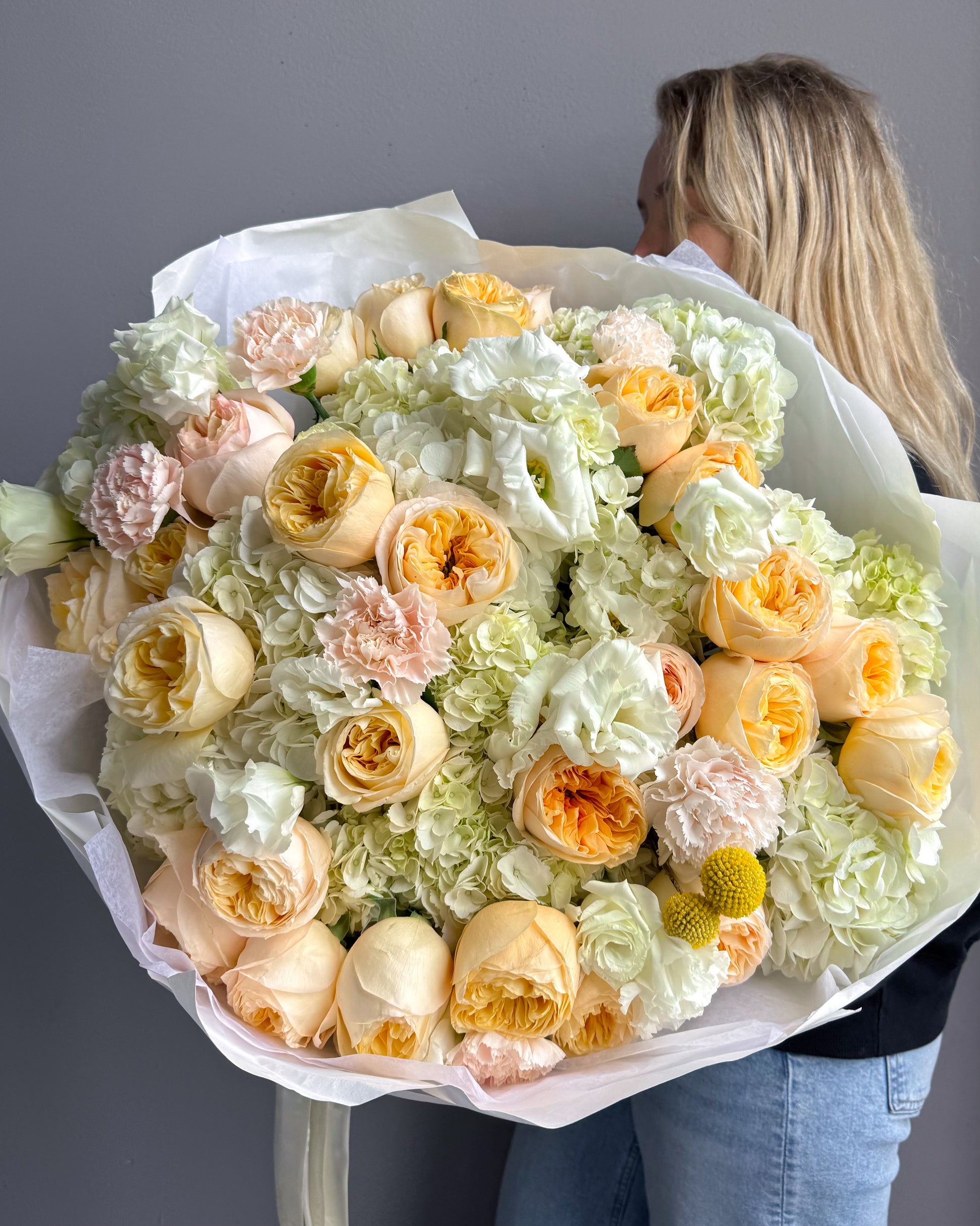 designer-mixes-round-bouquet-sunny-yellow-white-brooklyn-nyc