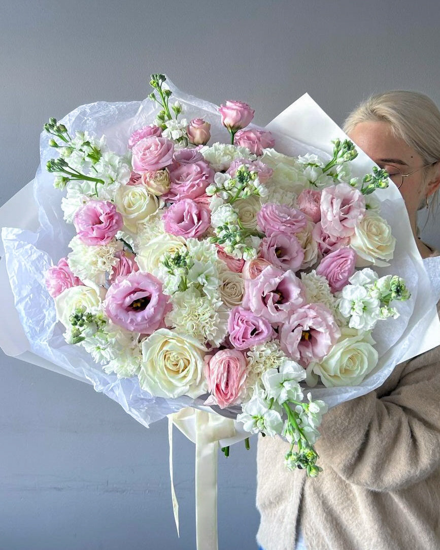 Round Bouquet “Blush” - roses, seasonal flowers