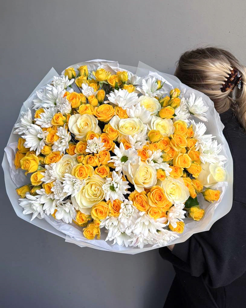 designer-mixes-round-bouquet-sunny-yellow-white-brooklyn-nyc