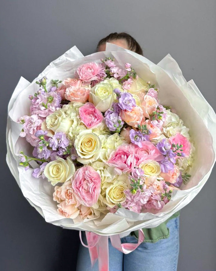 designer-mixes-round-bouquet-cotton-pastel-palette-brooklyn-nyc