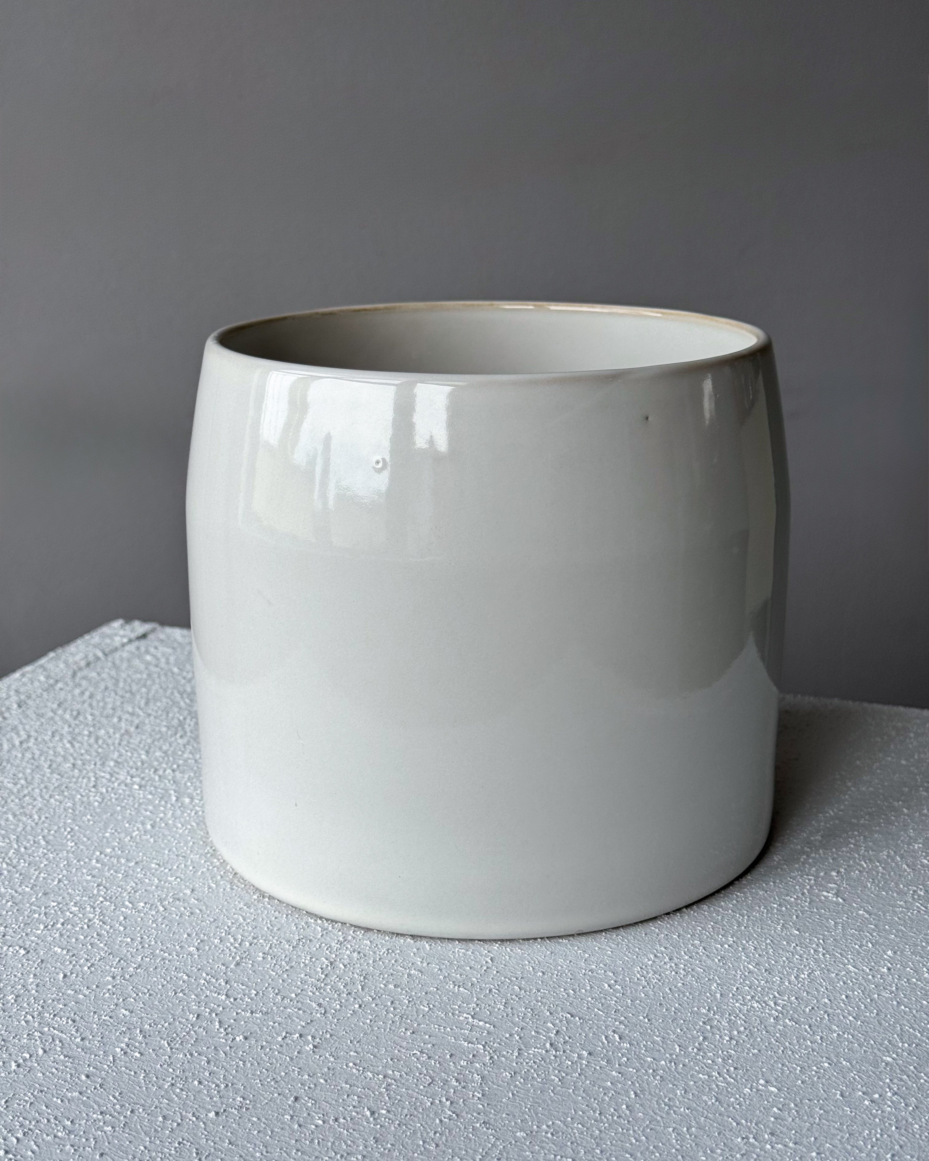 vase-n2-white-ceramic-glossy-minimalist-modern-decor-all-me-flowers-brooklyn-nyc