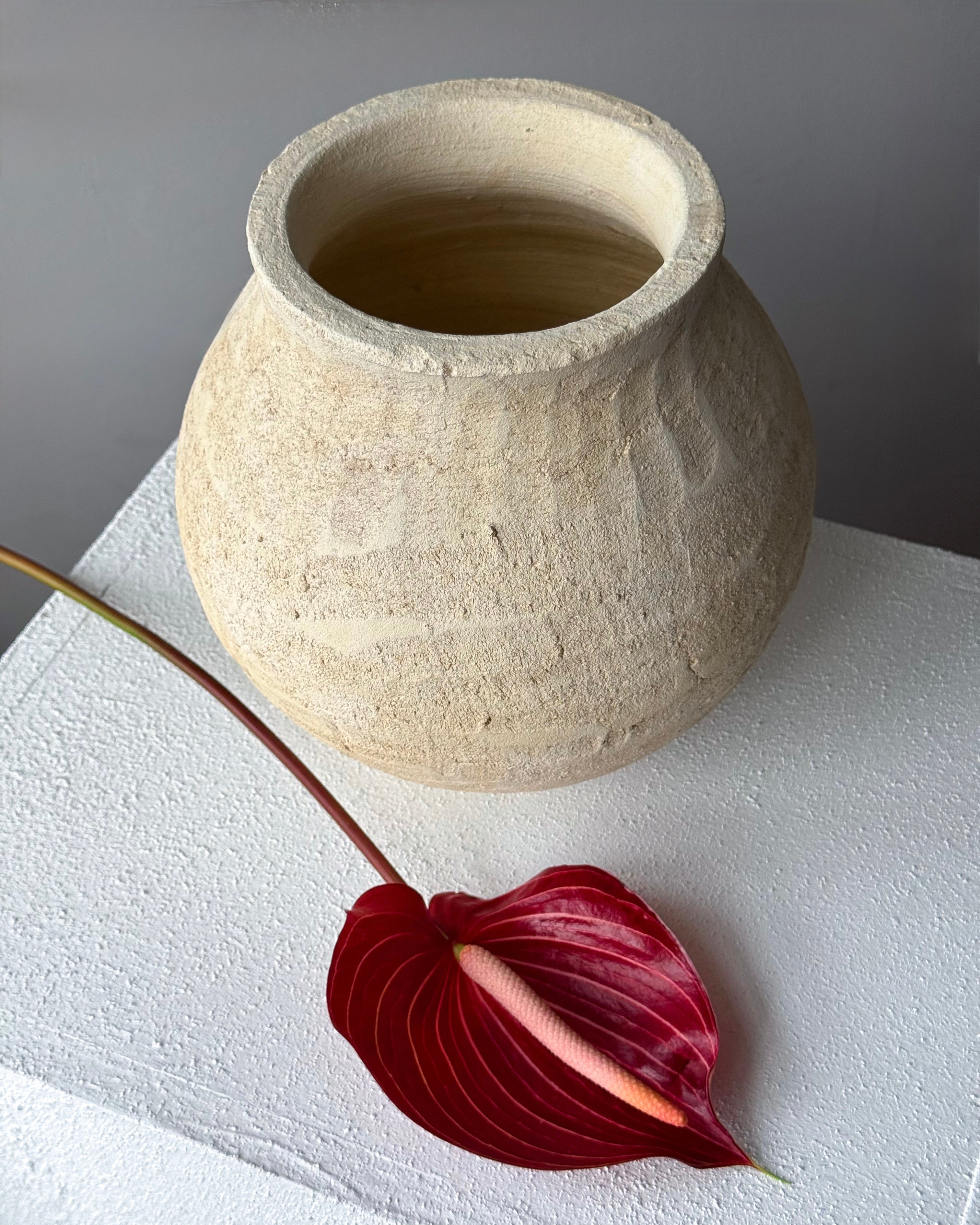 vase-n1-ceramic-sand-finish-minimalist-decor-all-me-flowers-brooklyn-nyc