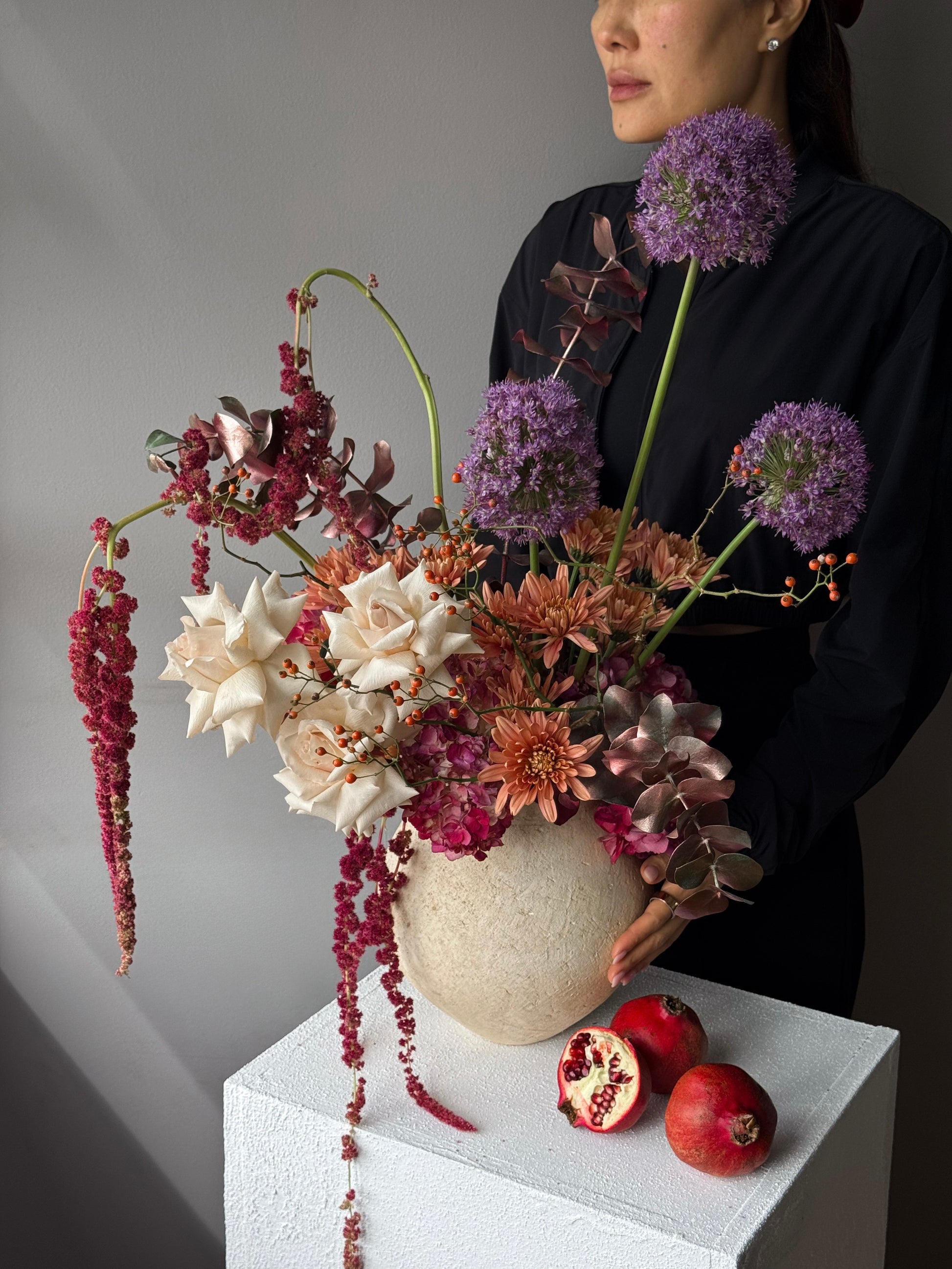 vase-arrangement-amber-autumn-roses-allium-eucalyptus-amaranthus-designer-bouquet-in-vase-all-me-flowers-nyc
