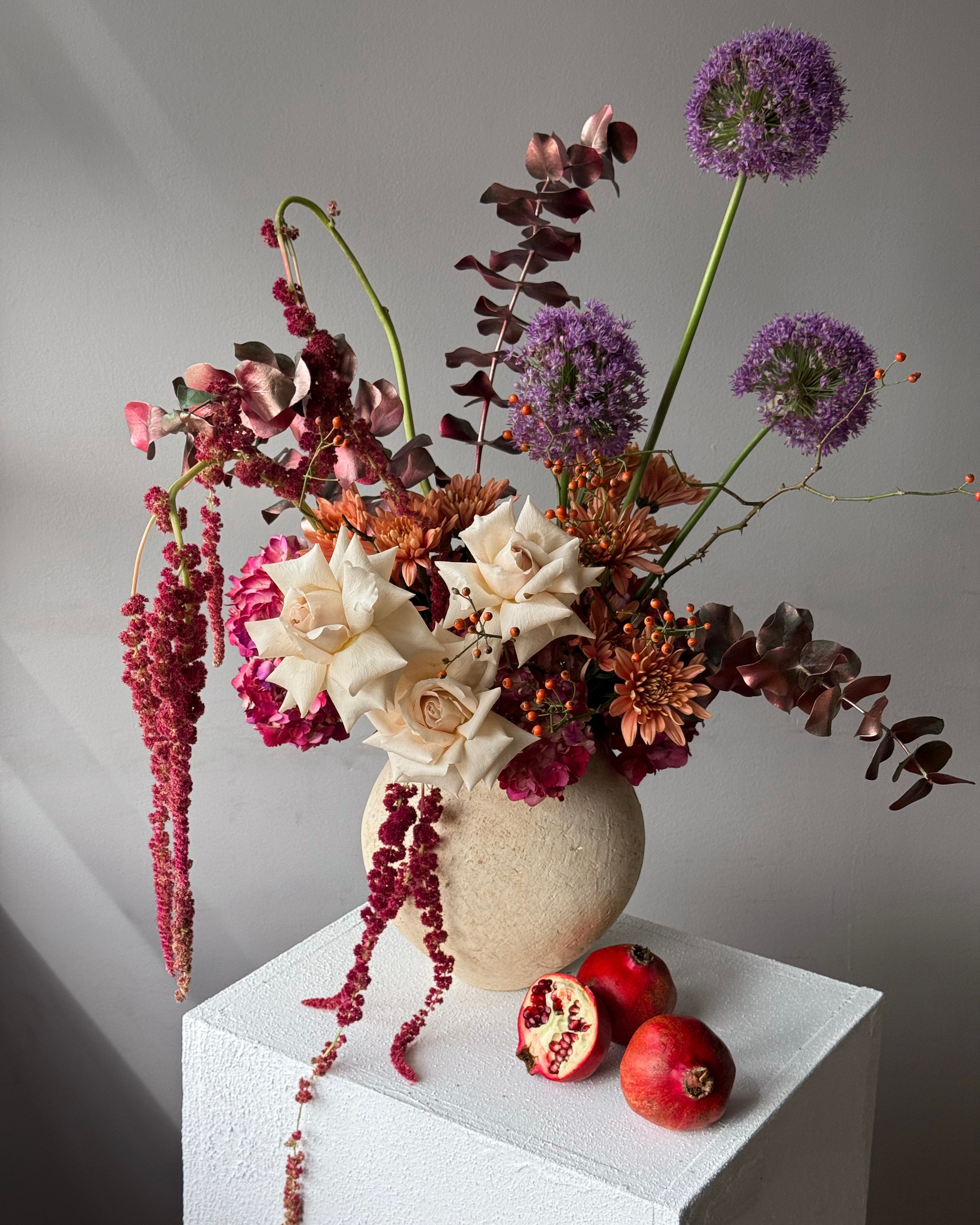 vase-arrangement-amber-autumn-roses-allium-eucalyptus-amaranthus-designer-bouquet-in-vase-all-me-flowers-nyc