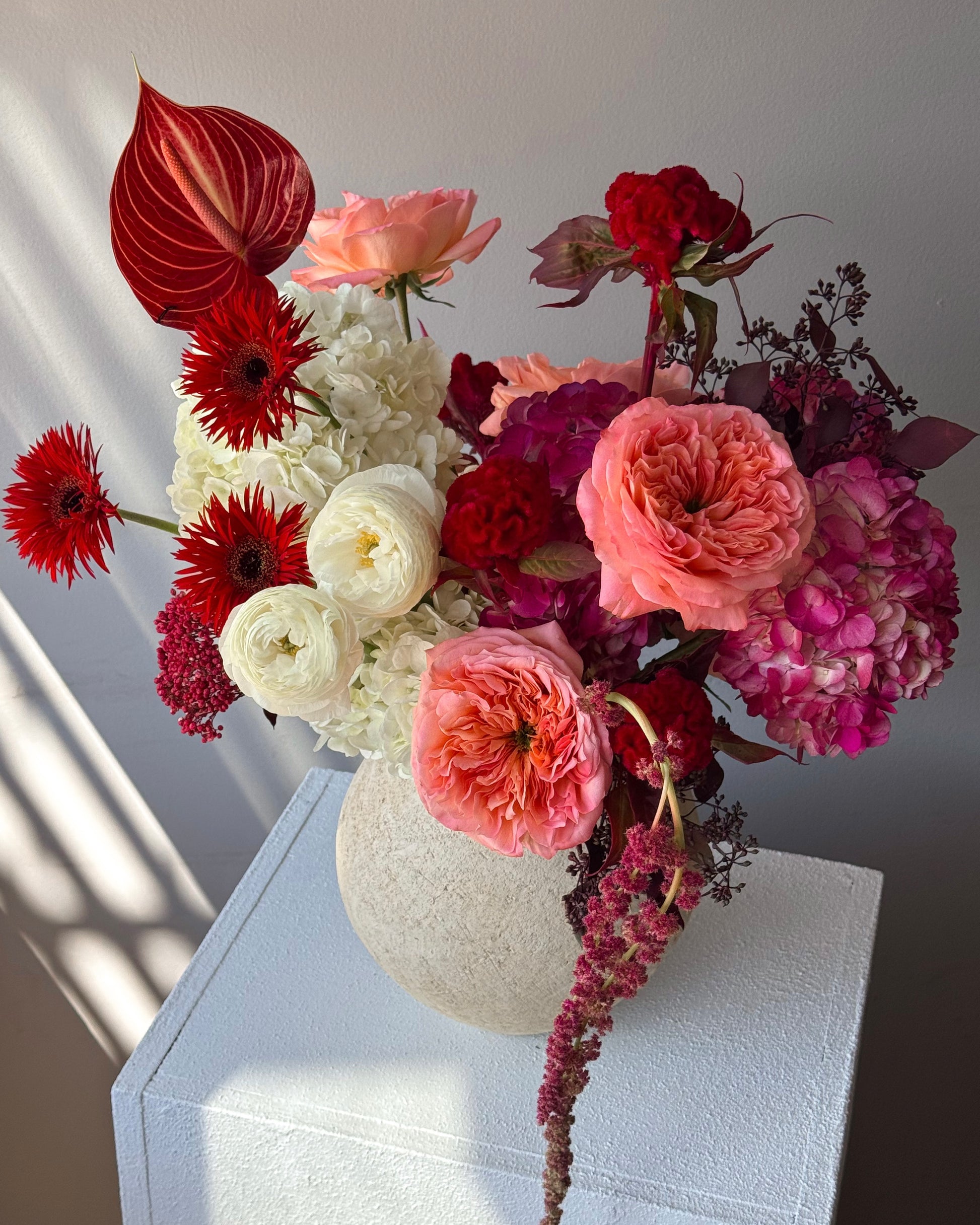 vase-arrangement-red-peach-ivory-flowers-stone-vase-all-me-flowers-brooklyn-nyc