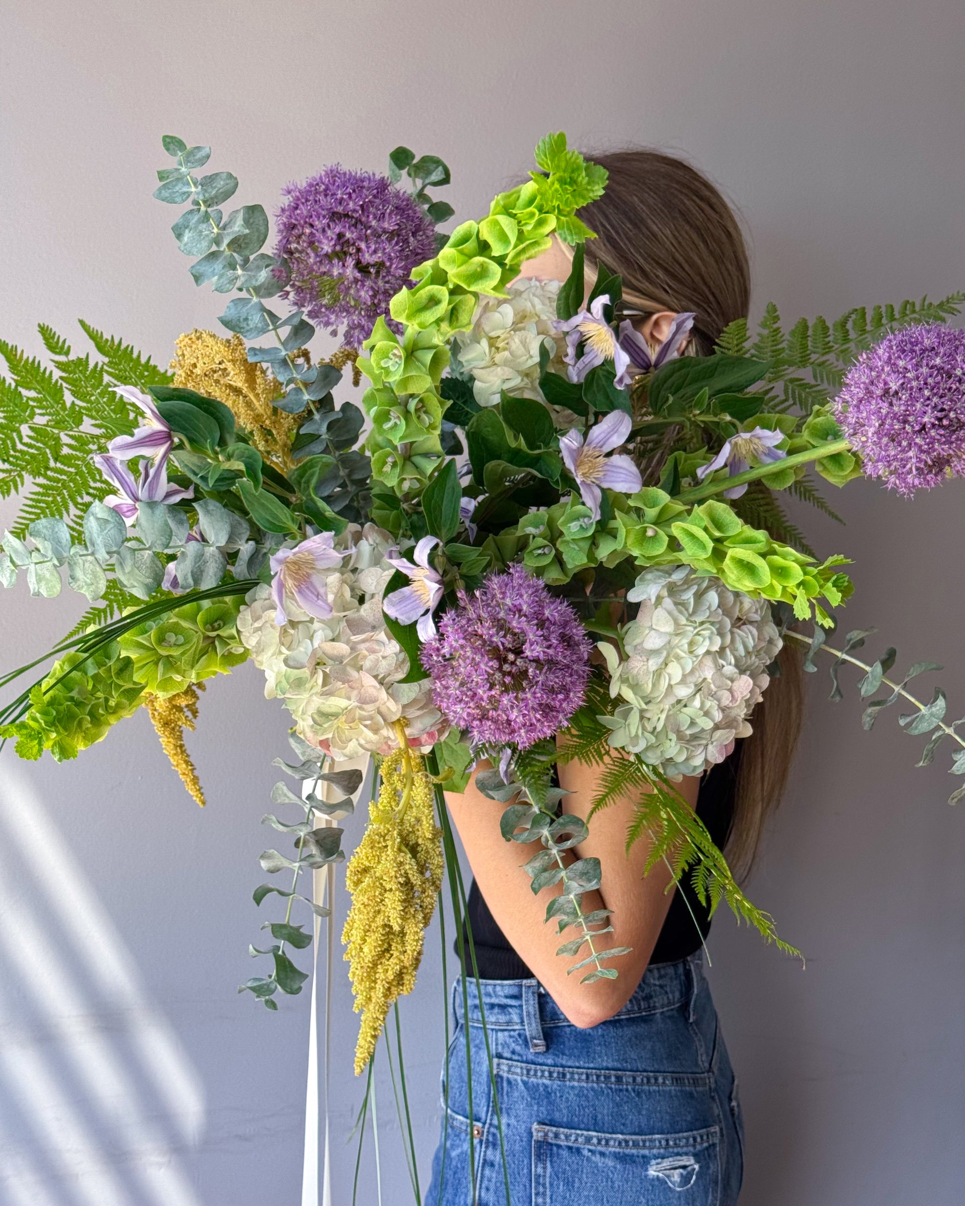 vase-arrangement-woodland-cream-roses-textural-forest-palette-bouquet-in-vase-all-me-flowers-nyc