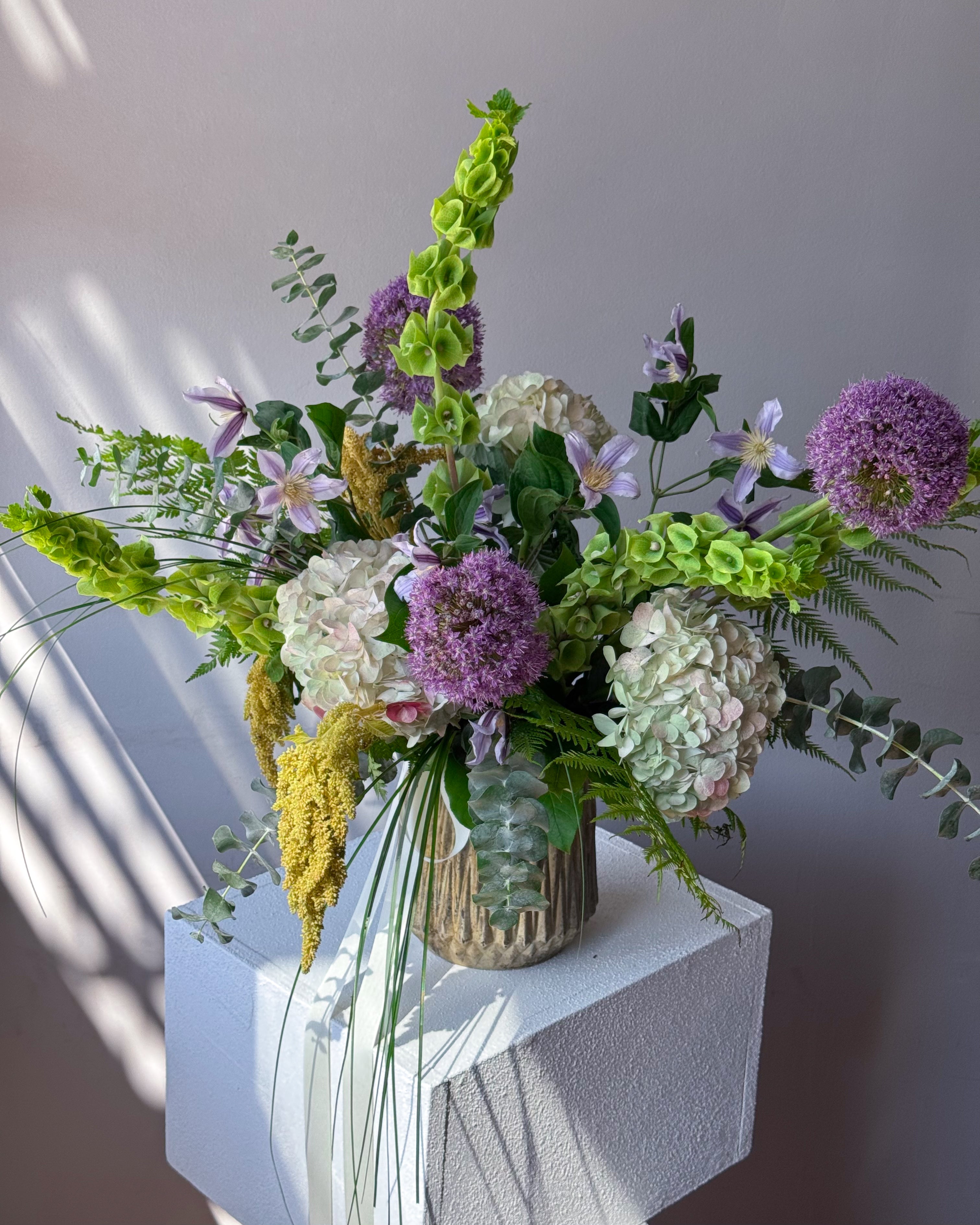 vase-arrangement-woodland-cream-roses-textural-forest-palette-bouquet-in-vase-all-me-flowers-nyc