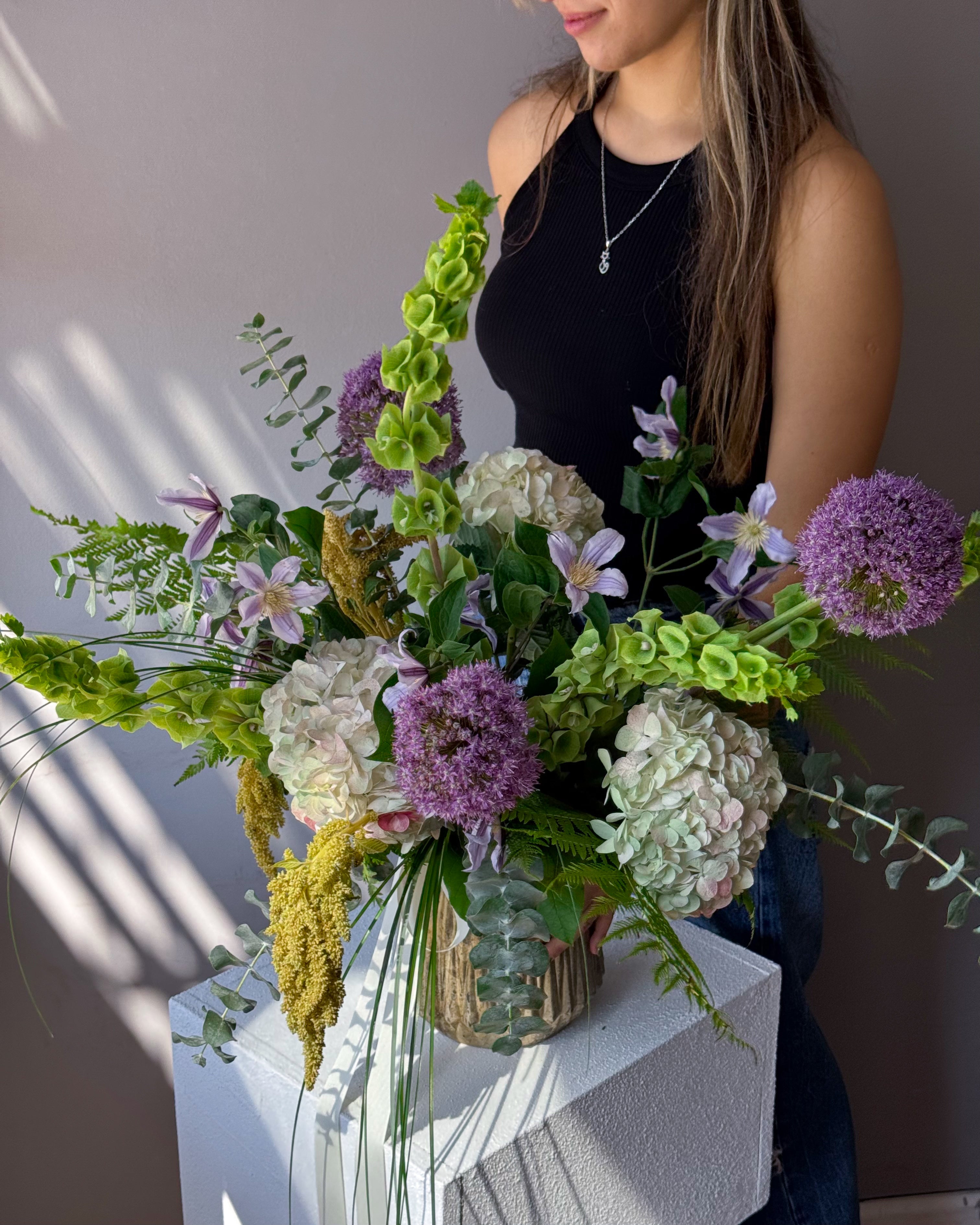 vase-arrangement-woodland-cream-roses-textural-forest-palette-bouquet-in-vase-all-me-flowers-nyc