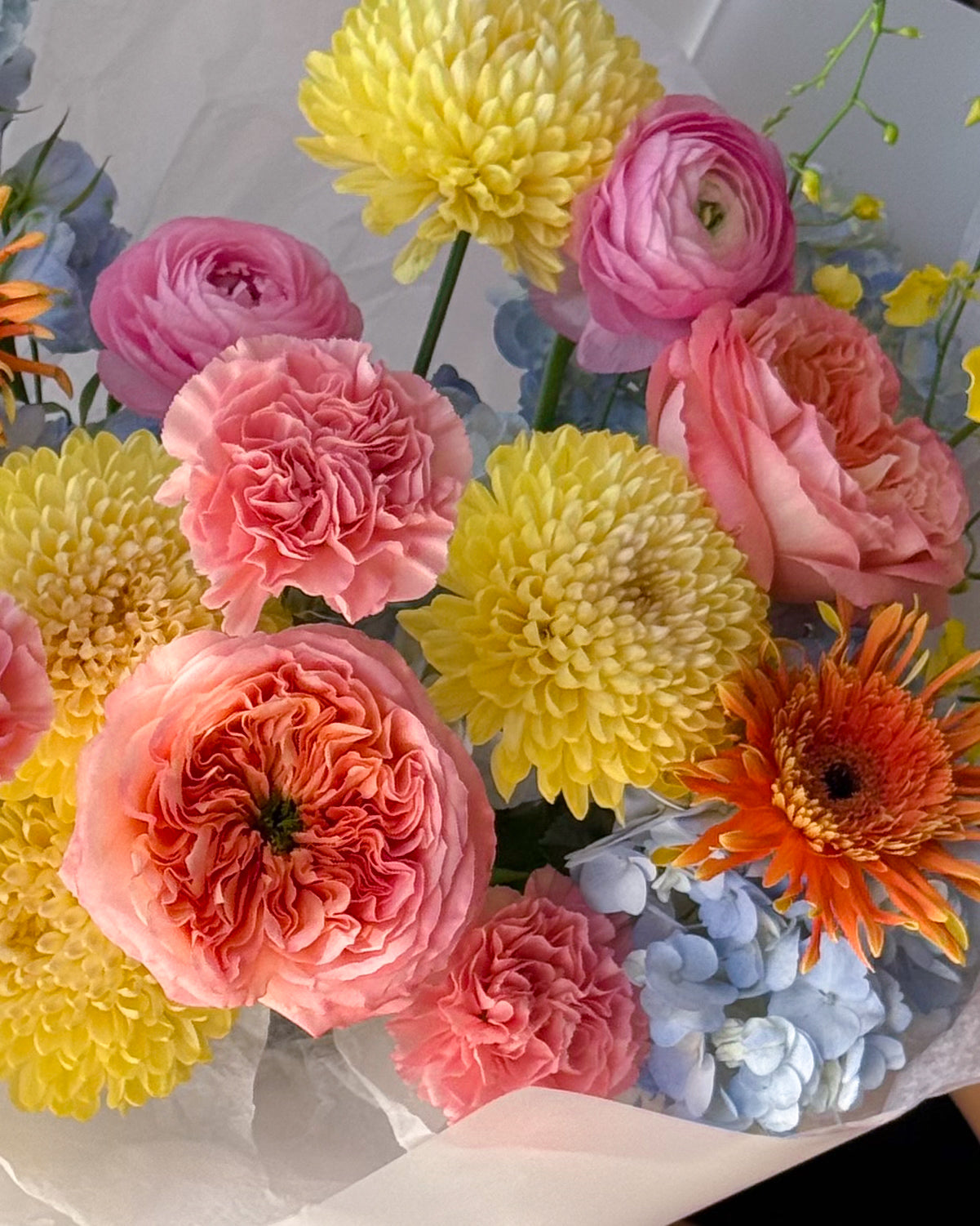 flow-bouquet-festival-garden-roses-yellow-chrysanthemums-orange-accents-all-me-flowers-palette-bouquets-nyc