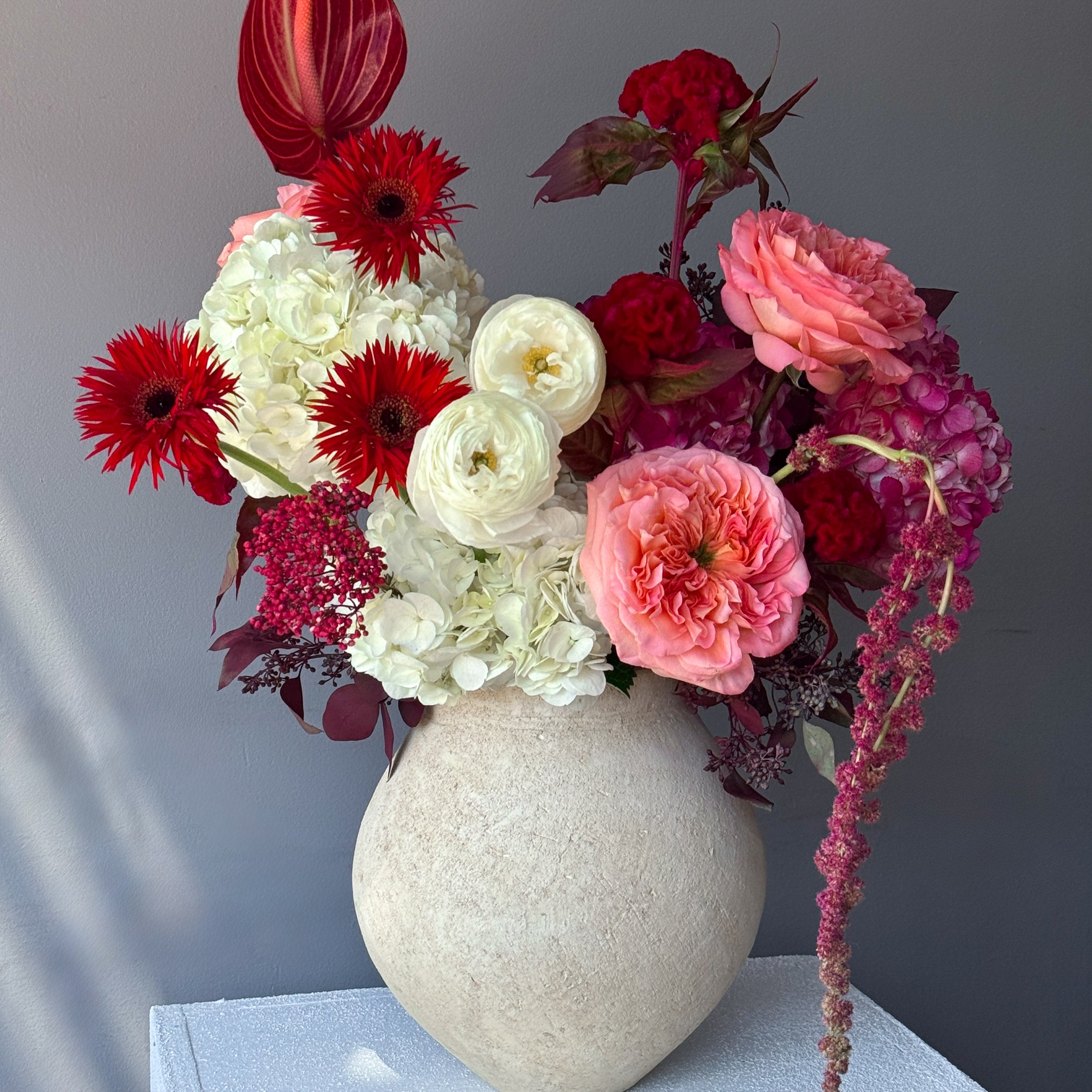 vase-arrangement-red-peach-ivory-flowers-stone-vase-all-me-flowers-brooklyn-nyc