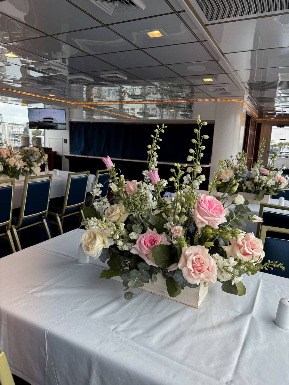 Low Centerpieces - each centerpiece suits tables for up to 6 guests