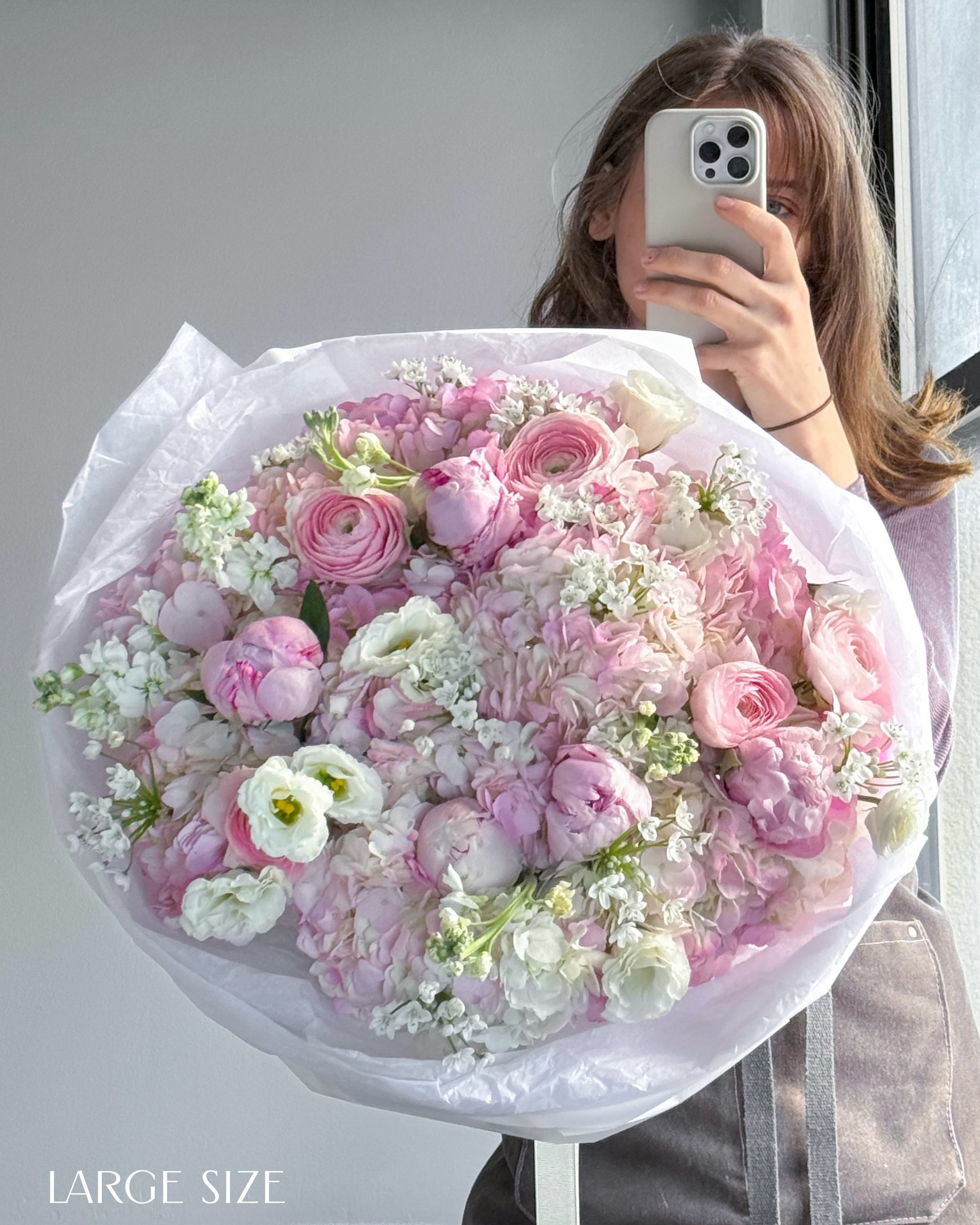 Round Bouquet “Blush” - roses, ranunculuses, hydrangeas, seasonal flowers