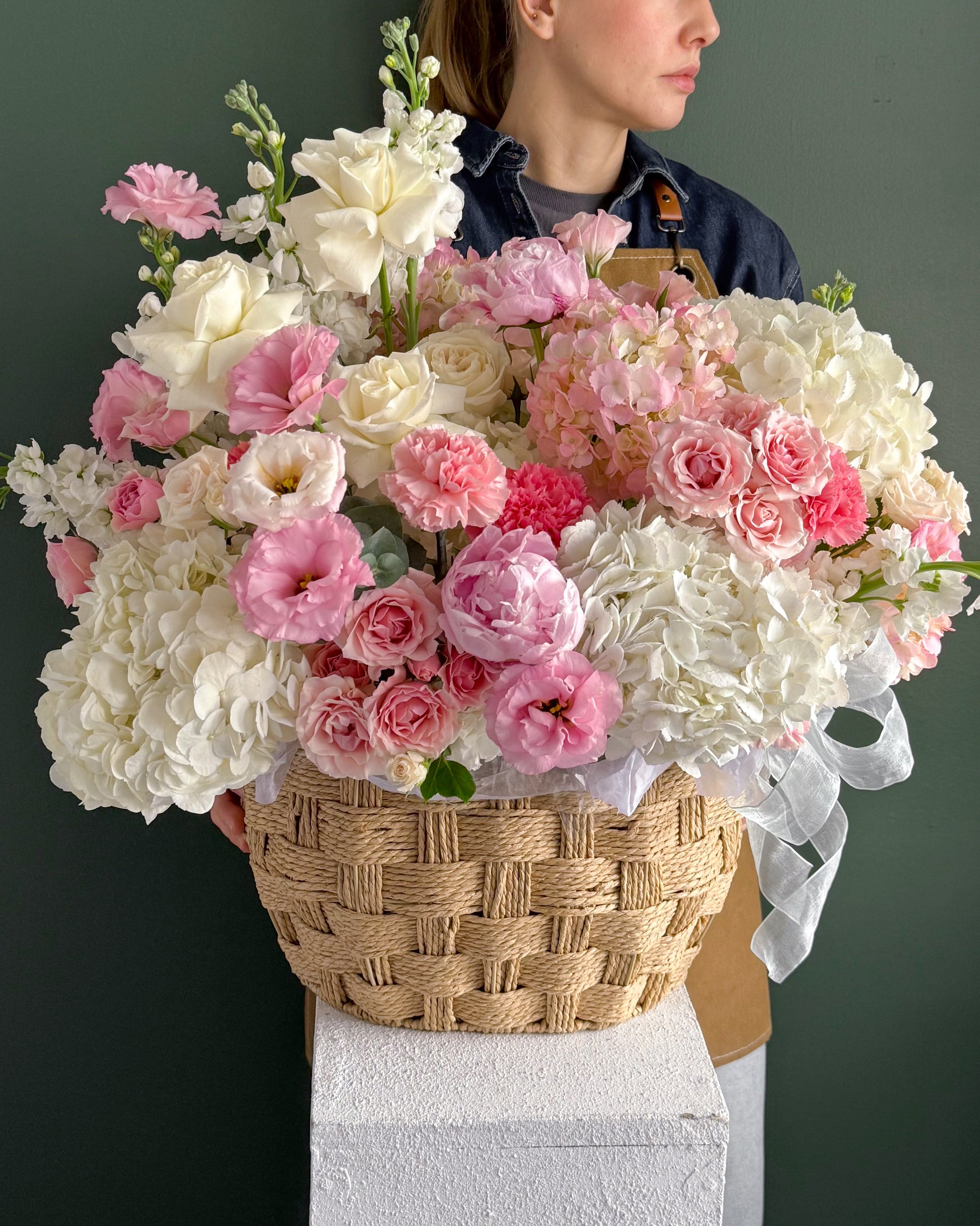 blush-basket-pink-roses-hydrangeas-luxury-flower-arrangement-large-palette-bouquets-NYC-delivery