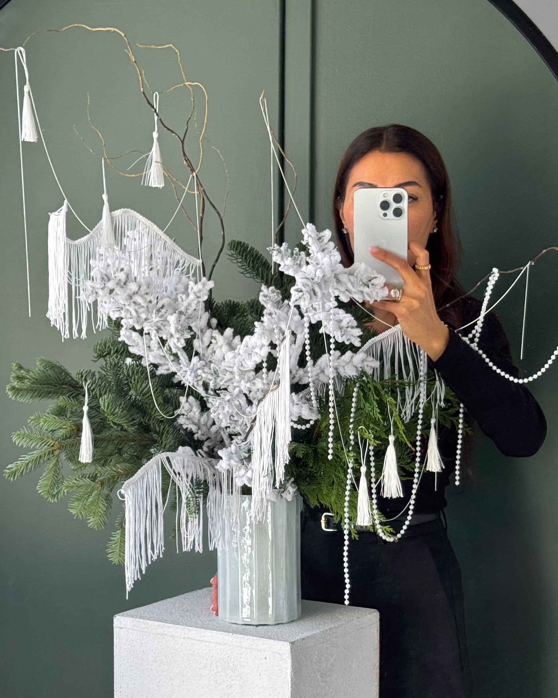 vase-arrangement-snow-queen-winter-branches-evergreens-eucalyptus-white-fringe-all-me-flowers-nyc