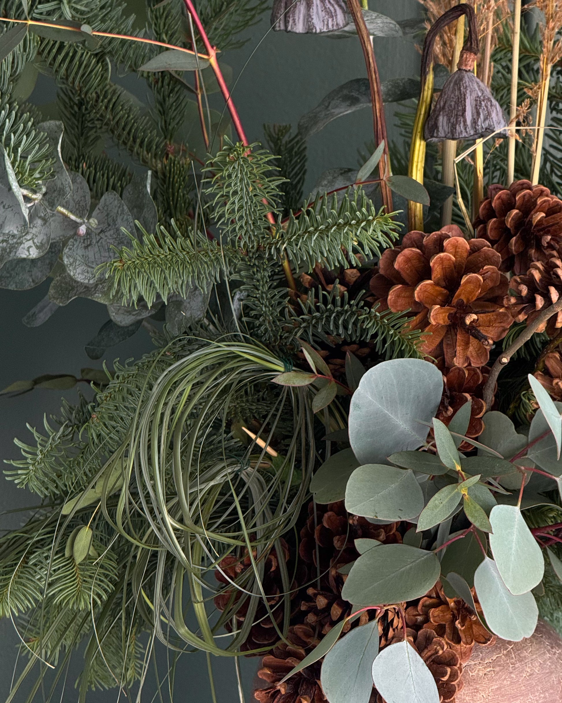 vase-arrangement-winter-forest-fir-eucalyptus-pinecones-rustic-winter-greenery-all-me-flowers-nyc