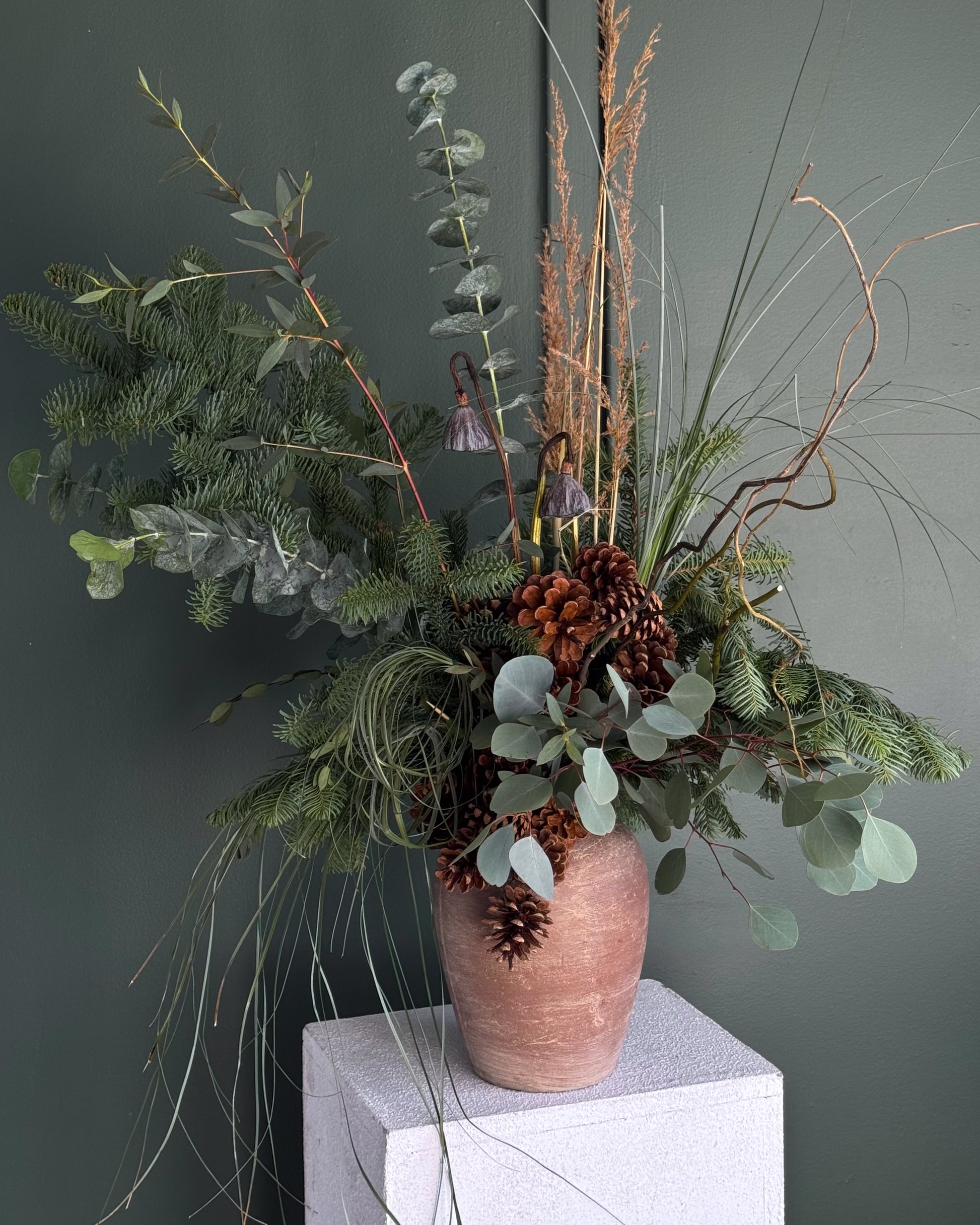 vase-arrangement-winter-forest-fir-eucalyptus-pinecones-rustic-winter-greenery-all-me-flowers-nyc