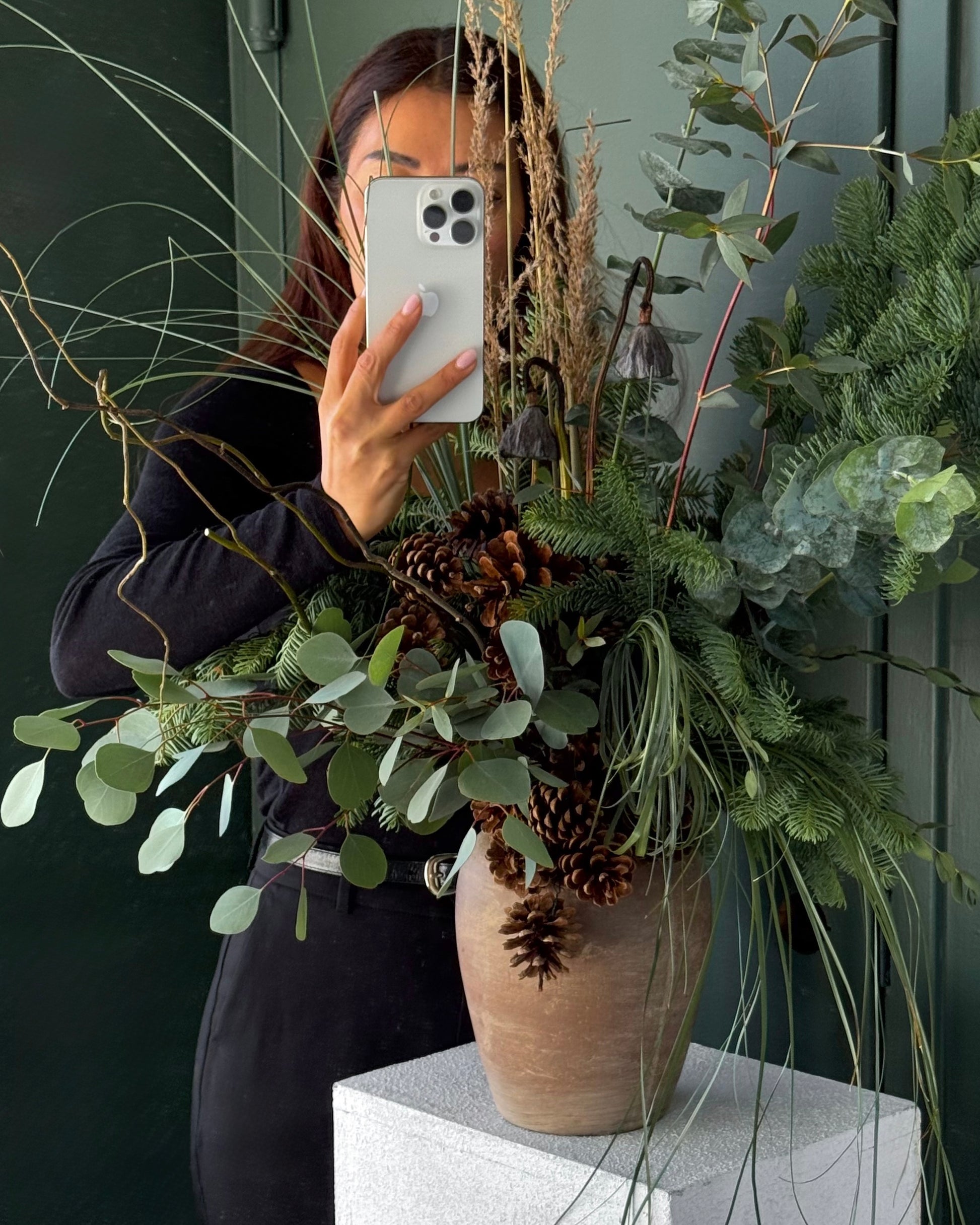 vase-arrangement-winter-forest-fir-eucalyptus-pinecones-rustic-winter-greenery-all-me-flowers-nyc