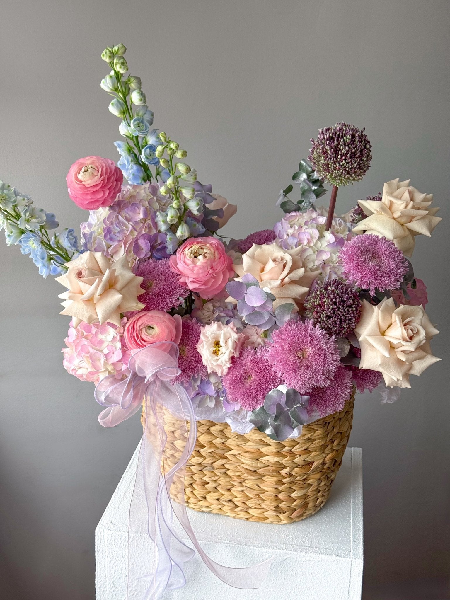 Basket "Cotton" - roses, hydrangeas, ranunculuses, seasonal flowers - All Me Flowers