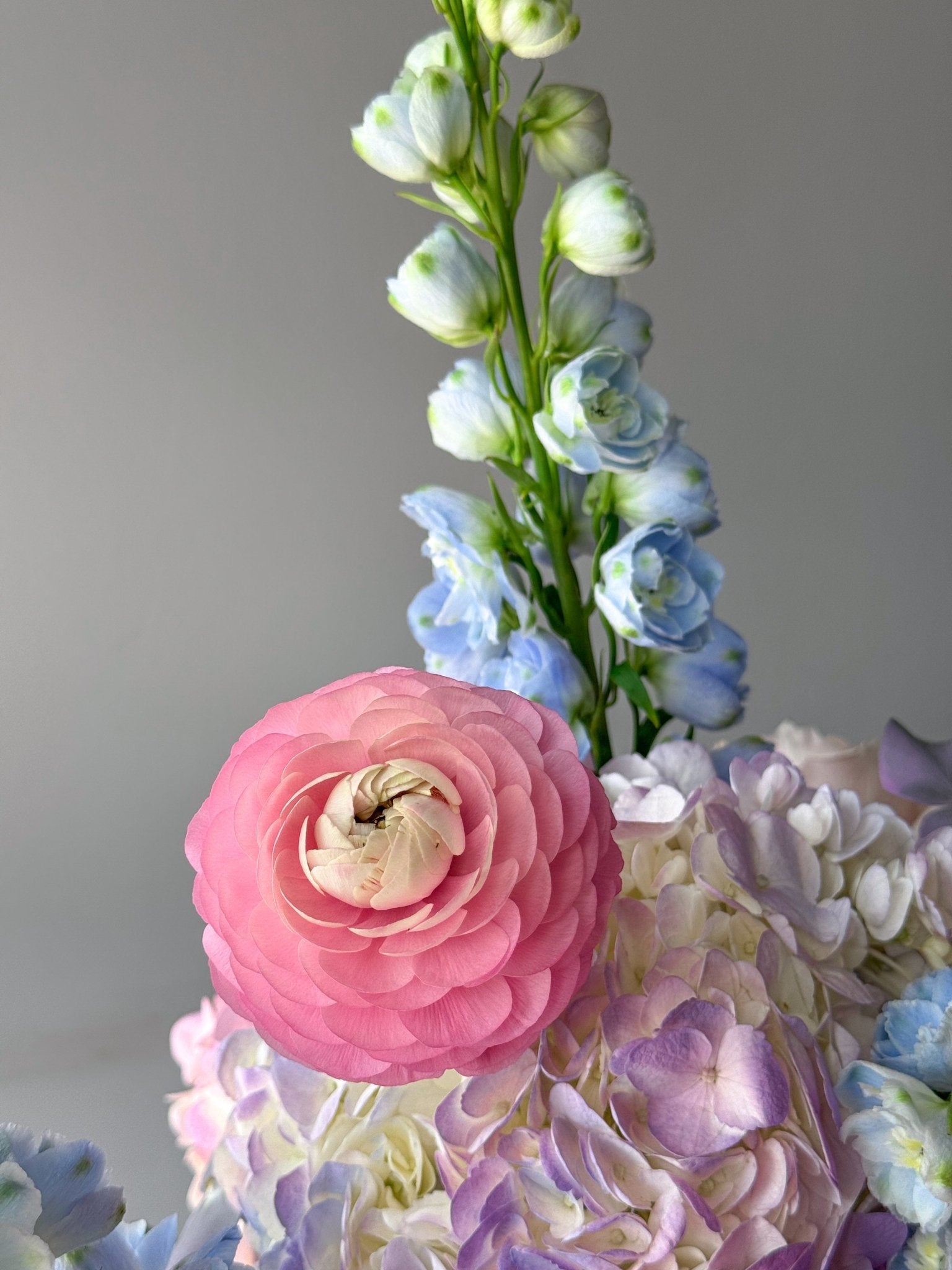Basket "Cotton" - roses, hydrangeas, ranunculuses, seasonal flowers - All Me Flowers