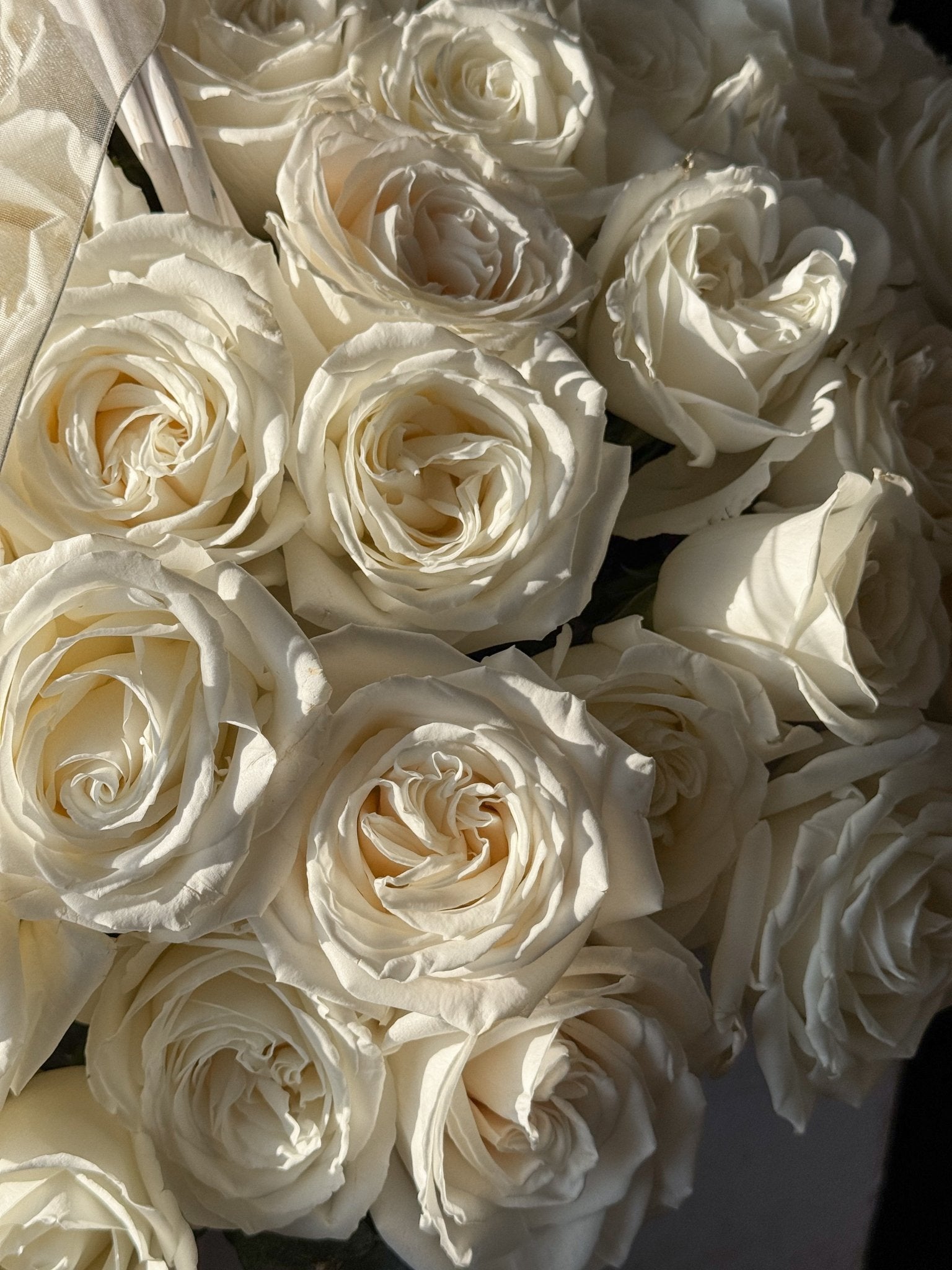 Basket of white roses - 100 stems - All Me Flowers