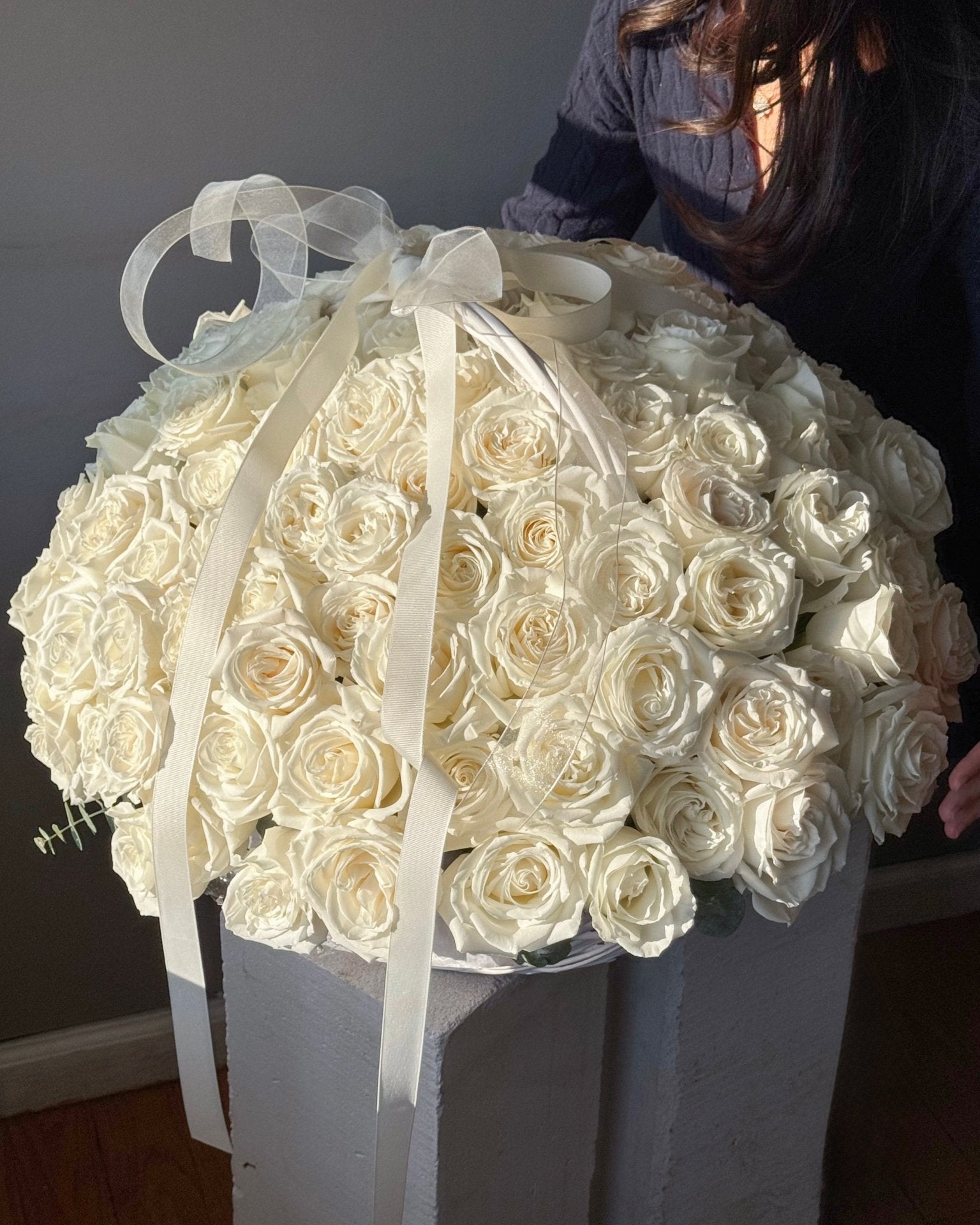Basket of white roses - 100 stems - All Me Flowers