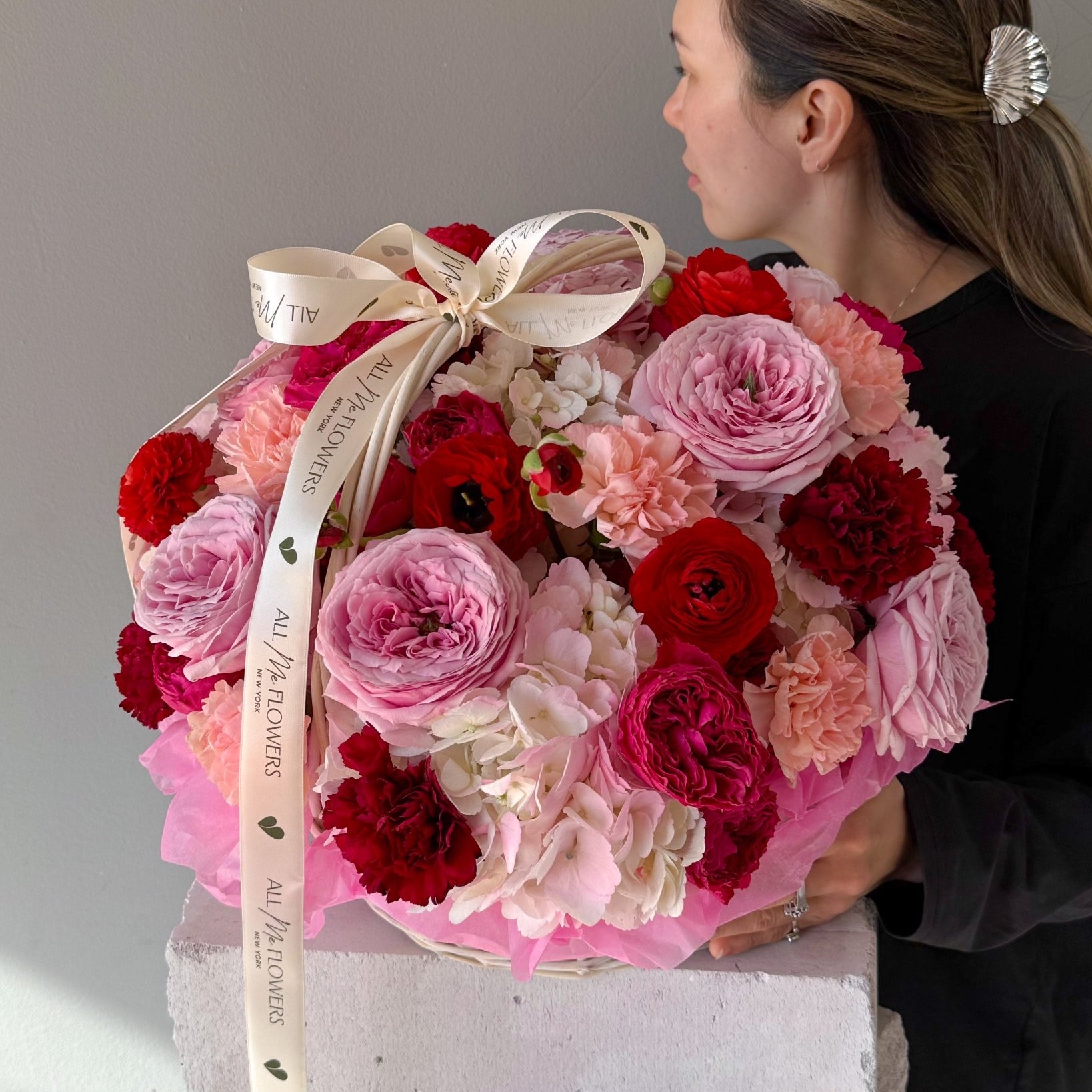 Basket "Velvet" - roses, ranunculuses, hydrangeas - All Me Flowers