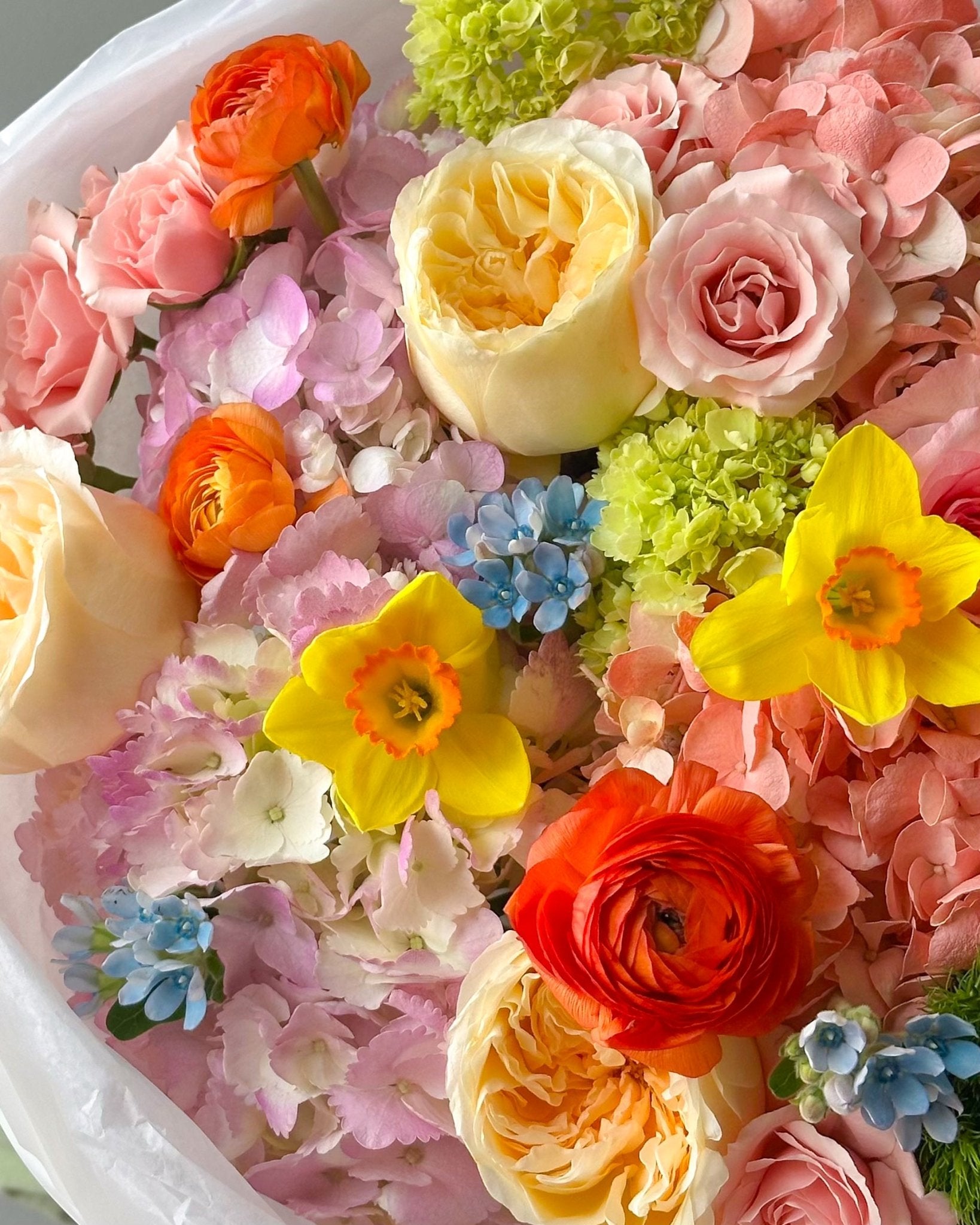 Bouquet “Dopamine” - roses, ranunculuses, seasonal flowers - All Me Flowers