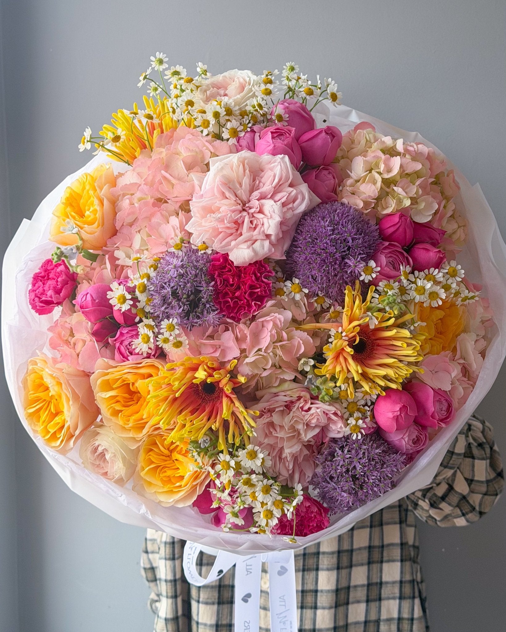 Bouquet “Dopamine” - roses, ranunculuses, seasonal flowers - All Me Flowers