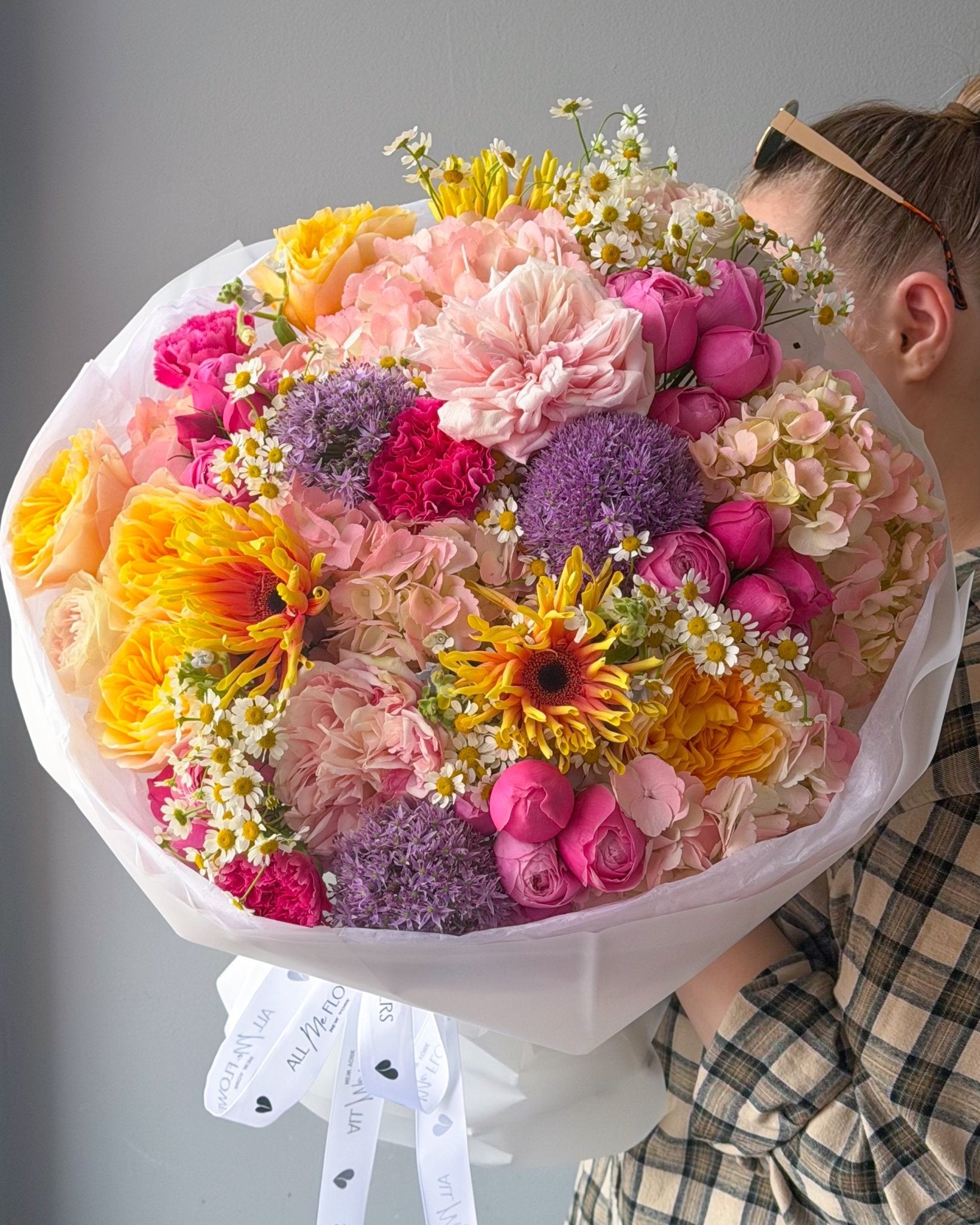 Bouquet “Dopamine” - roses, ranunculuses, seasonal flowers - All Me Flowers