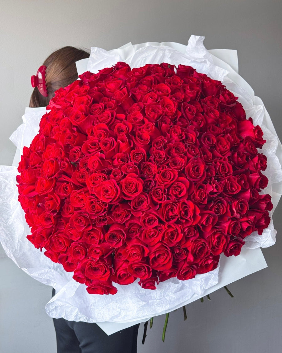 Bouquet of red roses - 200 stems in the pic - All Me Flowers